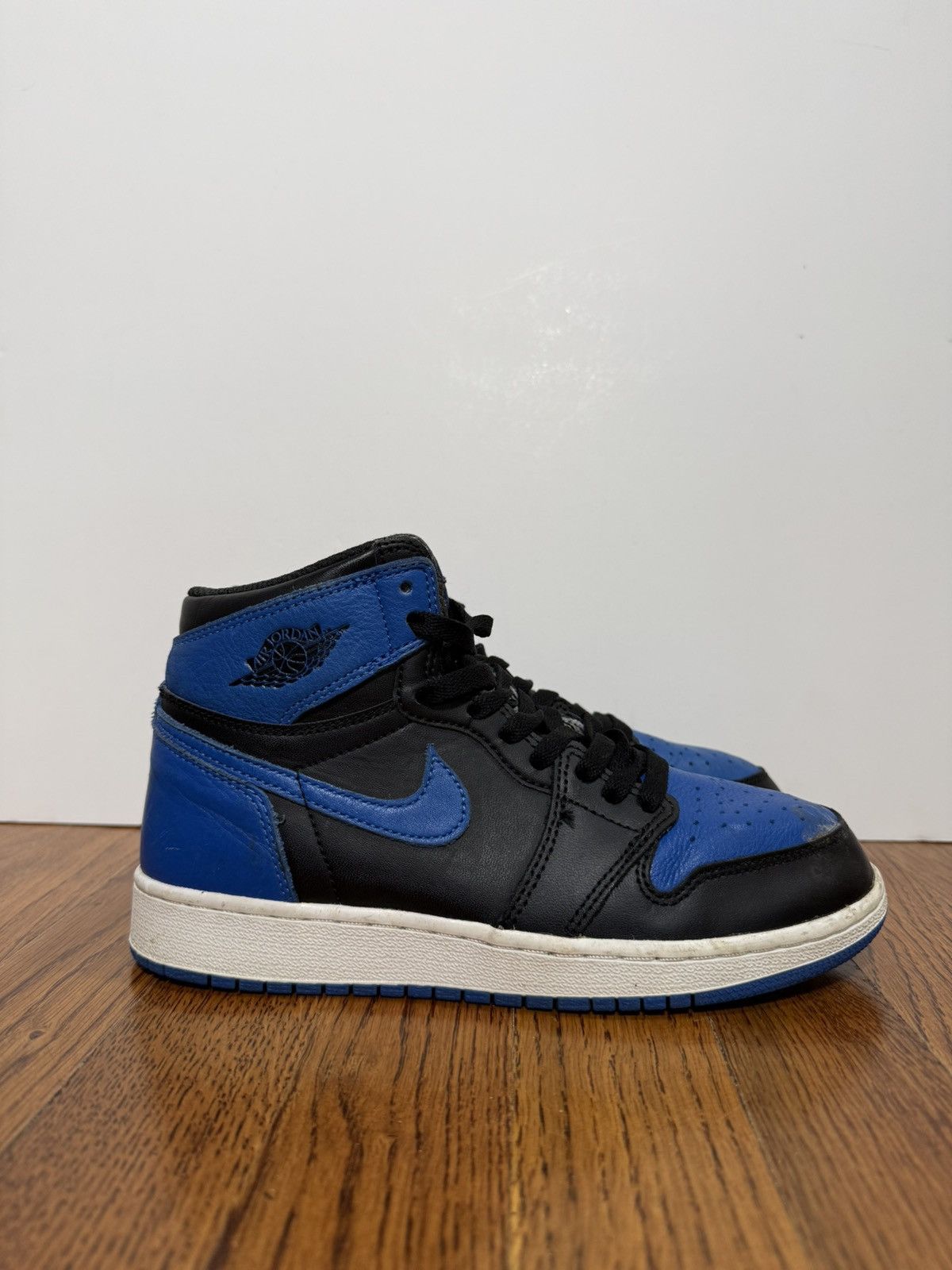 Jordan Brand Air Jordan 1 Retro Royal (2017) GS 375441-007 Size 5Y No Box Size US 5 / EU 37 - 1 Thumbnail