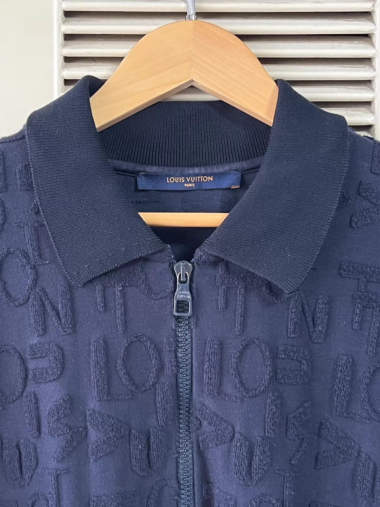 Louis Vuitton Louis Vuitton short-sleeve embossed navy L Polo Size US L / EU 52-54 / 3 - 3 Thumbnail