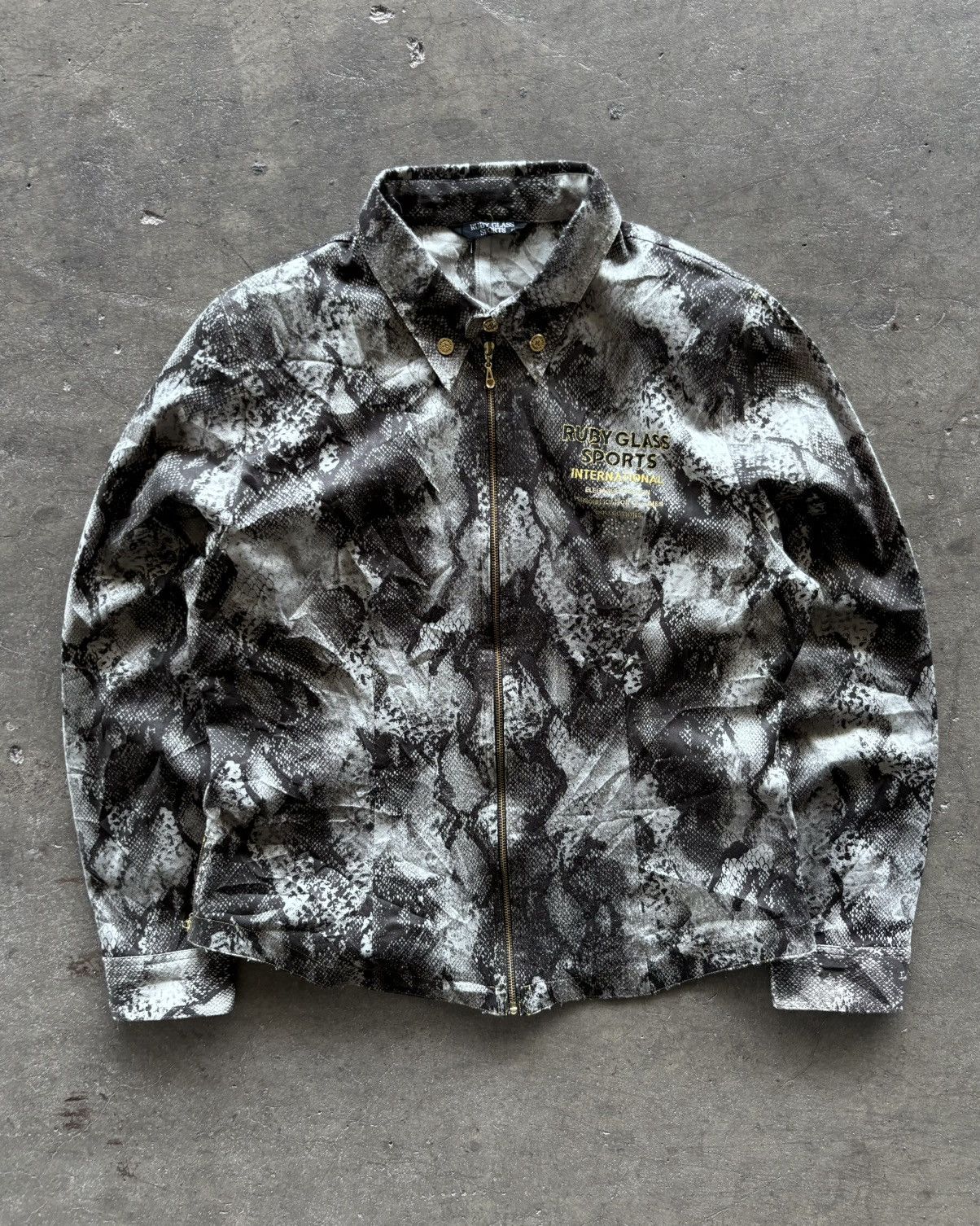 If Six Was Nine × Japanese Brand × Le Grande Bleu (L.G.B.) Ruby Glass Sports Snake Skin Zip Up Jacket Size US M / EU 48-50 / 2 - 1 Thumbnail