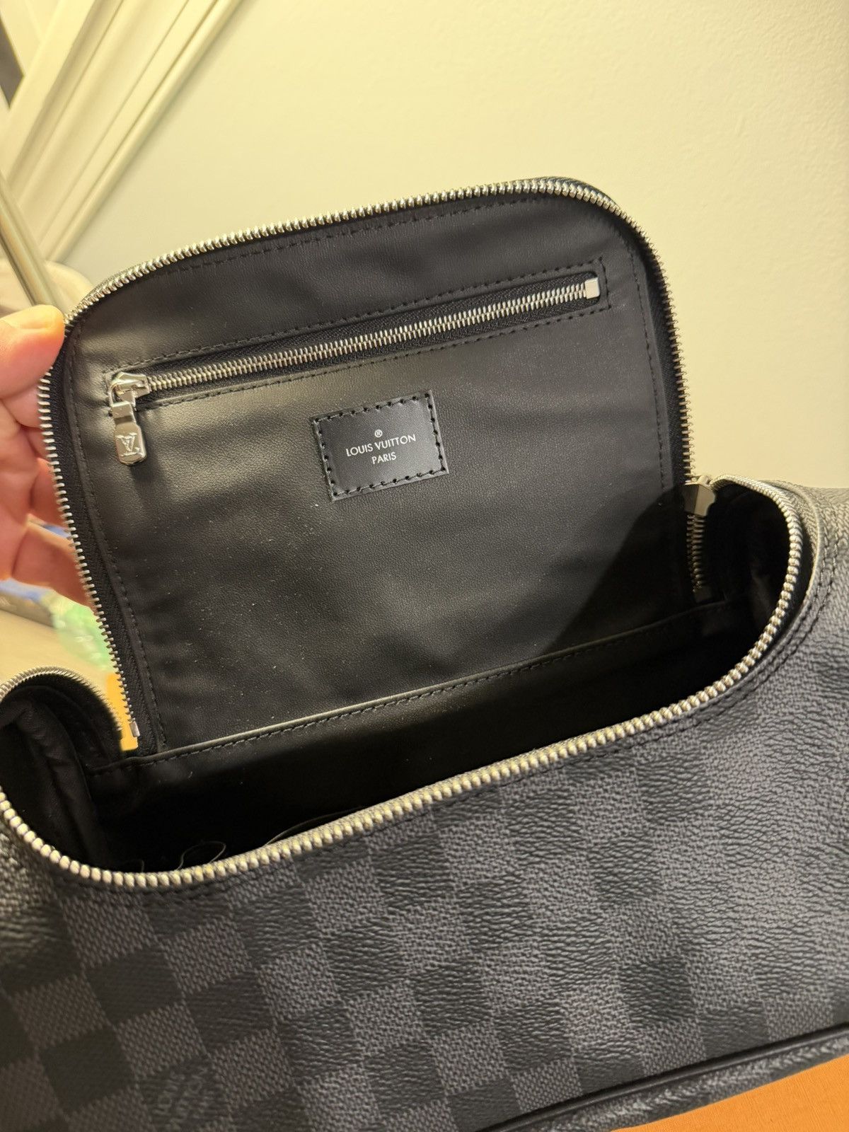 Louis Vuitton Louis Vuitton Toiletry Bag Size ONE SIZE - 9 Thumbnail
