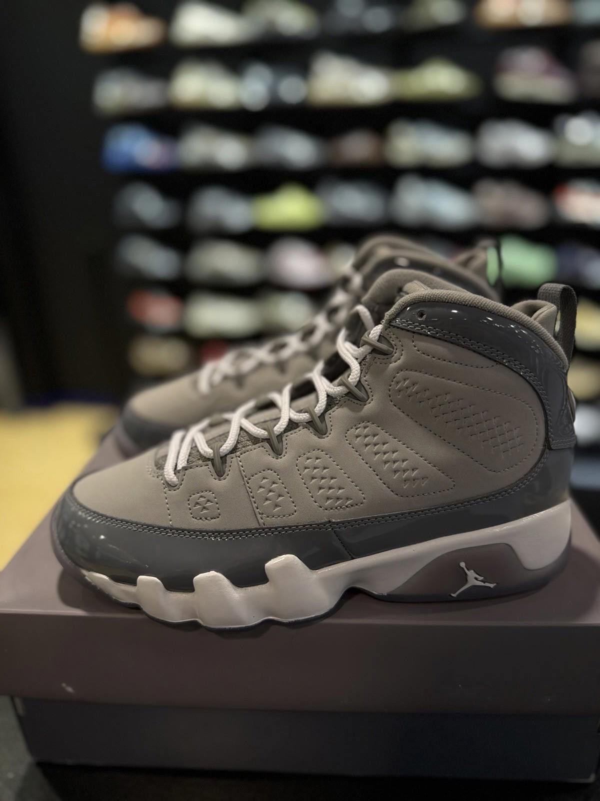 Jordan Brand Air Jordan 9 Retro (GS) Medium Grey/Cool Grey-White 7Y/8.5W Size US 7 / EU 40 - 7 Thumbnail
