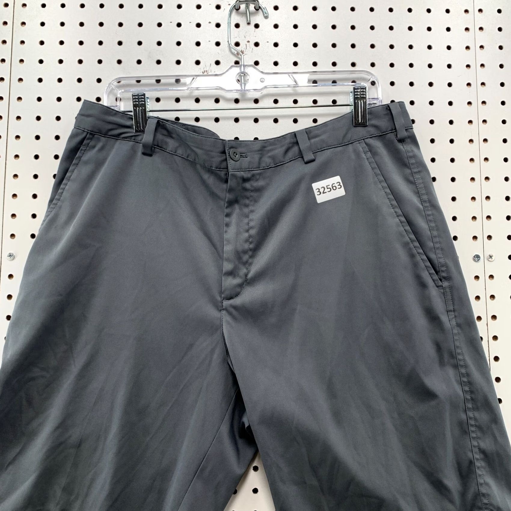 Nike Nike Golf Chino Shorts Mens Size 34x10.5 Gray Casual Dri Fit Size US 34 / EU 50 - 5 Thumbnail