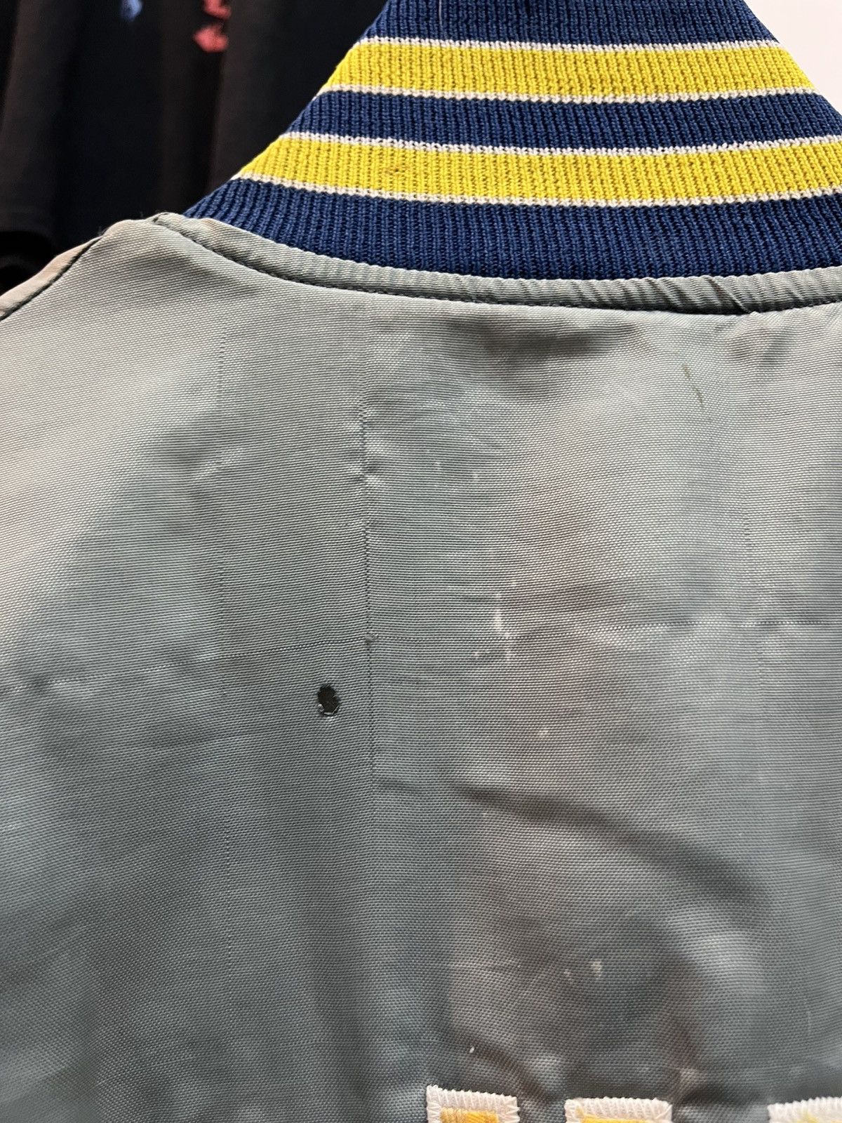 Vintage University of Michigan 80’s Size US M / EU 48-50 / 2 - 5 Thumbnail