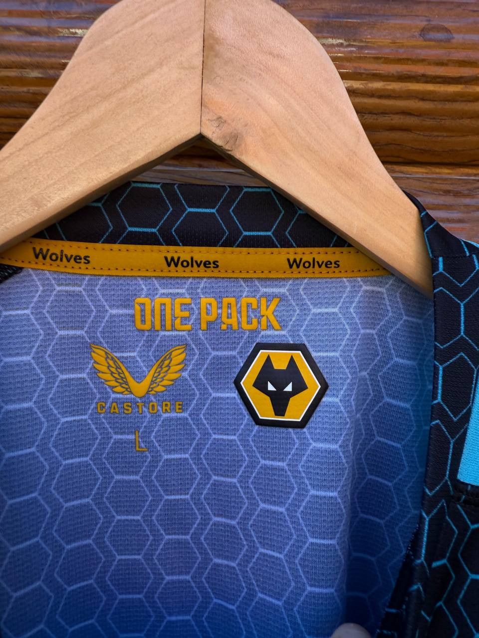 Castore Wolverhampton x Castore Football T-Shirt Soccer Jersey Size US L / EU 52-54 / 3 - 4 Thumbnail