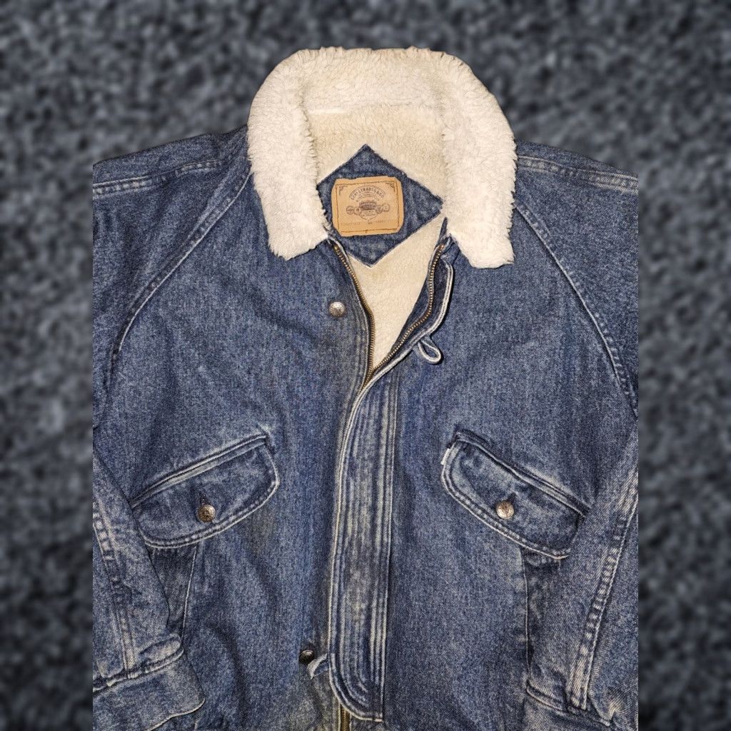 Levi's VINTAGE Levi's Trucker Jacket Denim Blue Sherpa Lined Made in USA Mens L Size 80s - Size US L / EU 52-54 / 3 - 1 Thumbnail