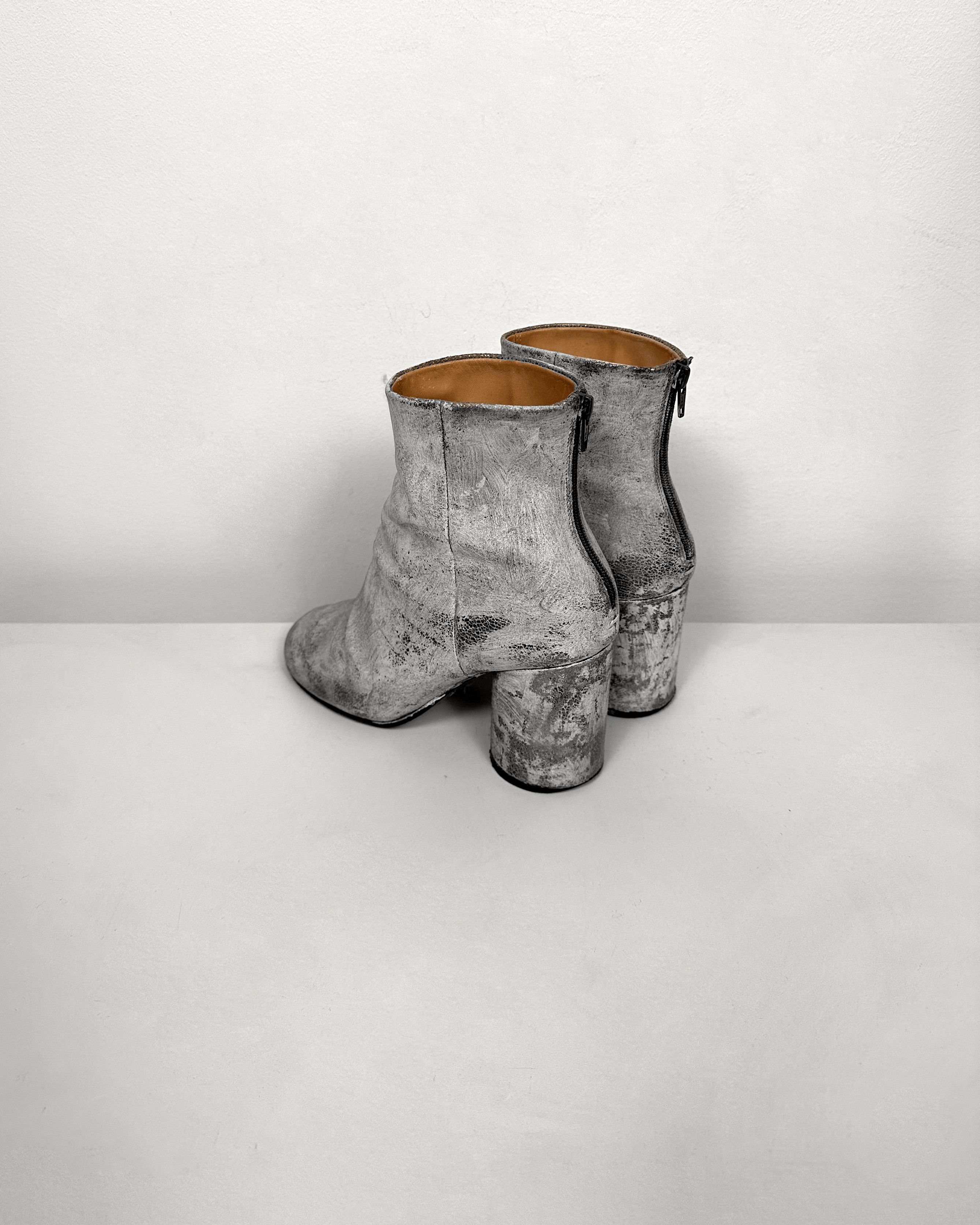 Maison Margiela Maison Margiela White Concrete Painted Boots Size US 5 / EU 37 - 2 Thumbnail