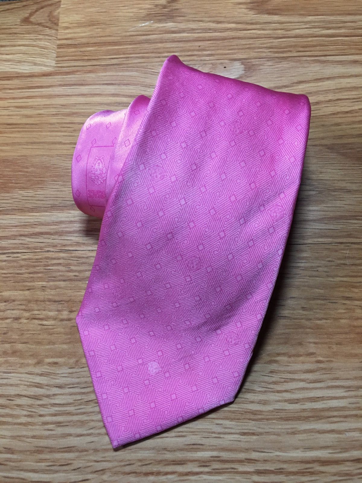 Versace GIANNI VERSACE Dark Pink Medusa Silk Mens Italy Tie Vintage Size ONE SIZE - 2 Thumbnail