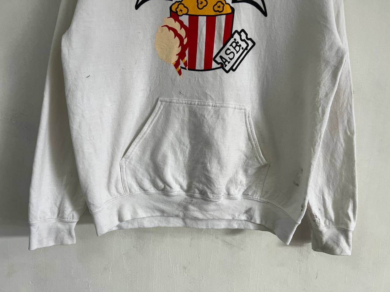 Japanese Brand Gildan White Graphic Hoodie Size US M / EU 48-50 / 2 - 5 Thumbnail