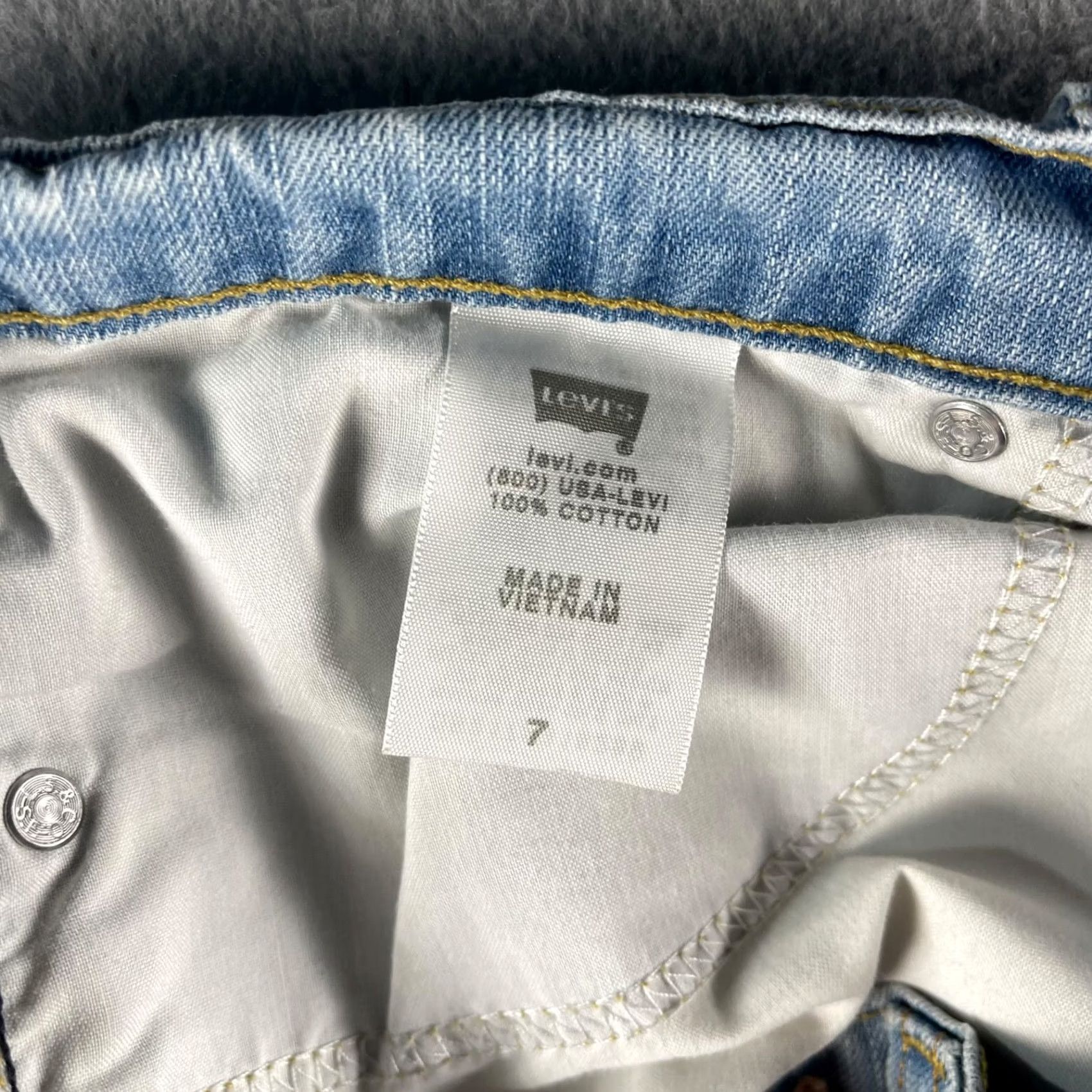 Levi's Levi's 513 Shorts Womens 7 Boyfriend Distressed Denim Blue Micro Mini 80s 90s Bohemian Grunge Motorcycle Hair/Beers?? Size 28" / US 6 / IT 42 - 6 Thumbnail