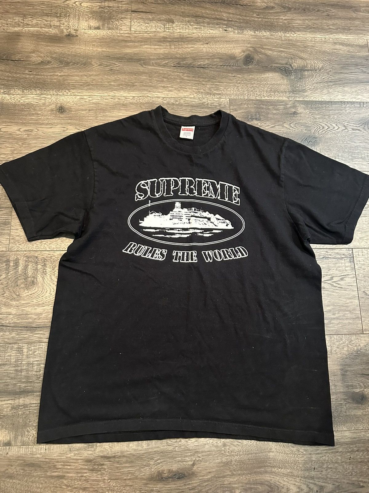 Supreme Corteiz Rules The World Tee L（CORTEIZ INSIGNIA SHORT  