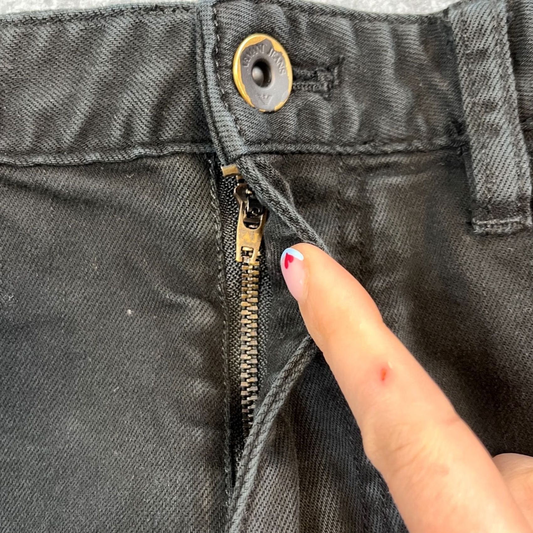 Vintage Armani Jeans Jeans Slim Dark Wash Men 30 Regular 32 Inseam Black Stretch Zip Fly Size US 30 / EU 46 - 7 Thumbnail