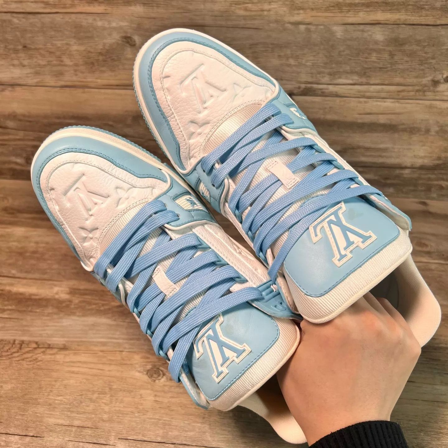 Louis Vuitton LV Trainer Baby Blue UK8 (42) Size US 9 / EU 42 - 5 Thumbnail