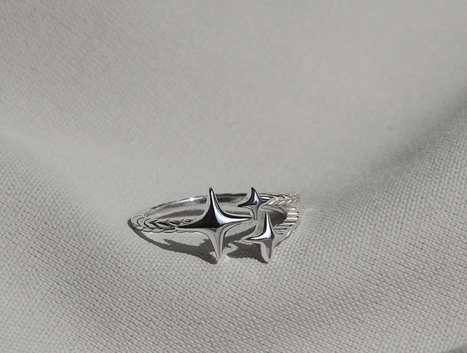 Vintage Silver Star Ring Size ONE SIZE - 1 Thumbnail