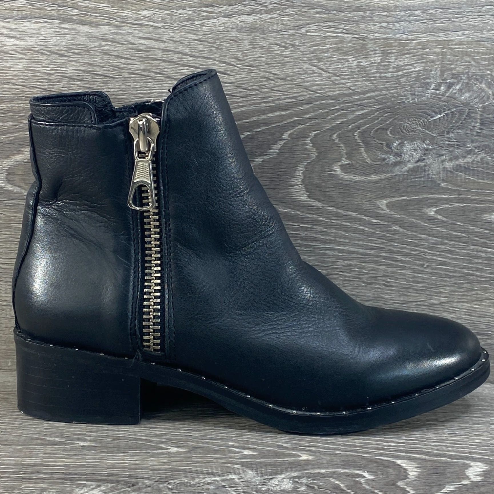 Steve Madden Steve Madden Womens 9 Biker Boots Lanna Black Leather Ankle Booties Side Zip Studded Boots Size US 9 / IT 39 - 2 Thumbnail