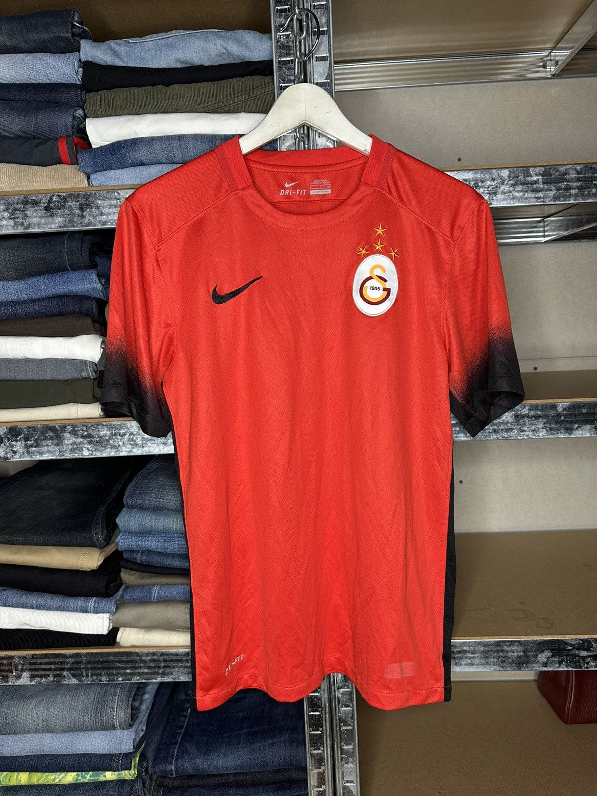 Nike Sneijder #10 Galatasaray Jersey 2015-16 Shirt Football Nike Size US S / EU 44-46 / 1 - 1 Thumbnail