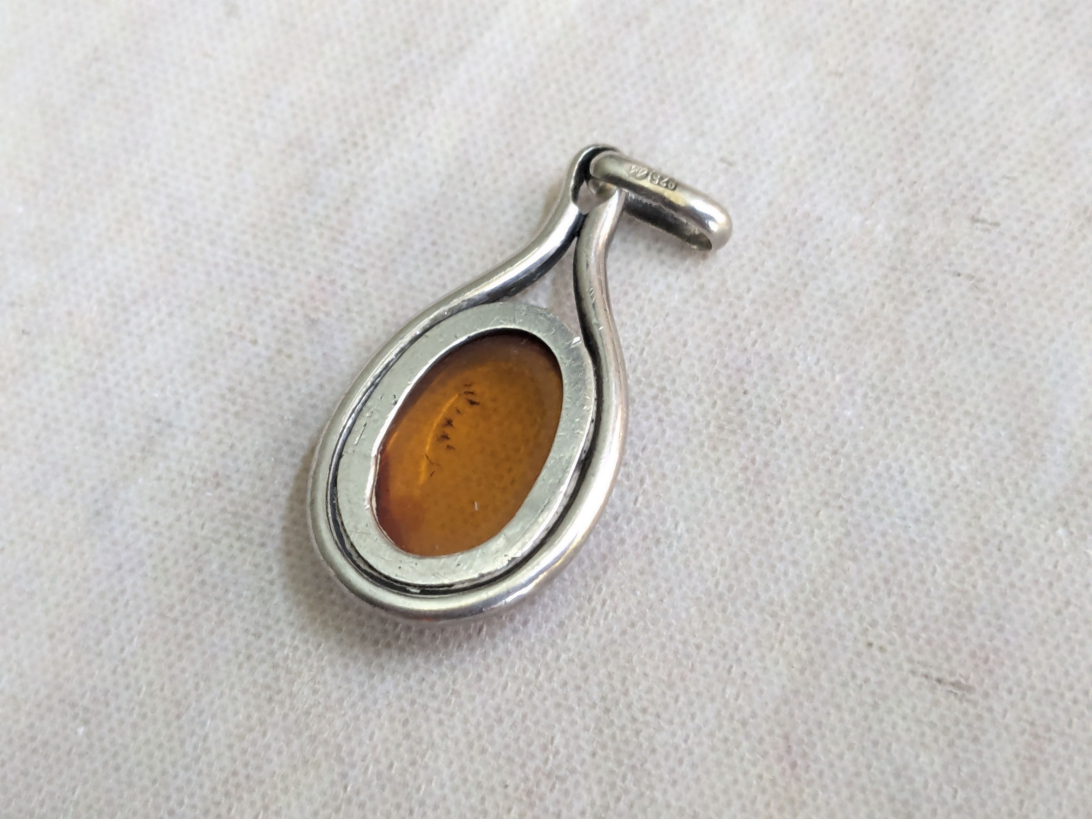 Jewelry × Vintage Vintage Sterling Silver Pendant Orange Amber Size ONE SIZE - 6 Thumbnail