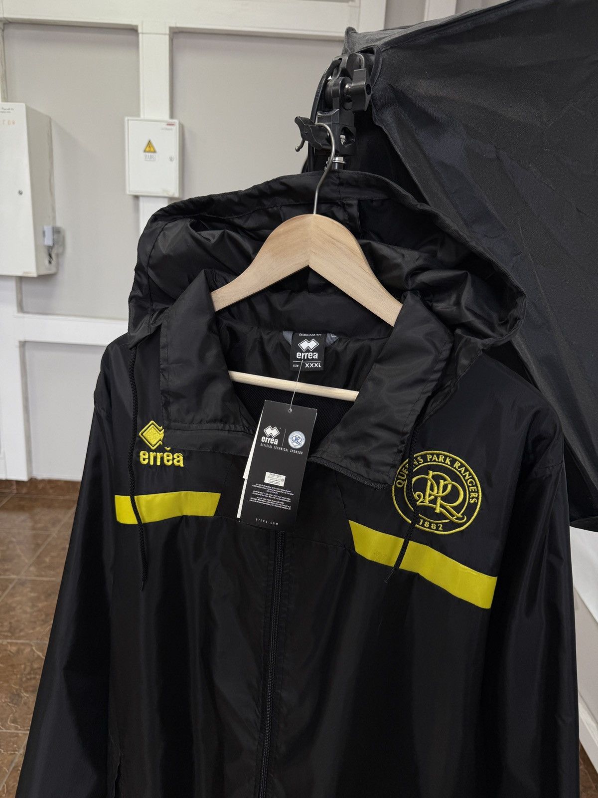 Errea ❗️NWT 🇬🇧 Errea Queens Park Rangers QPR Windbreaker Jacket Rare Size US XXL / EU 58 / 5 - 1 Thumbnail