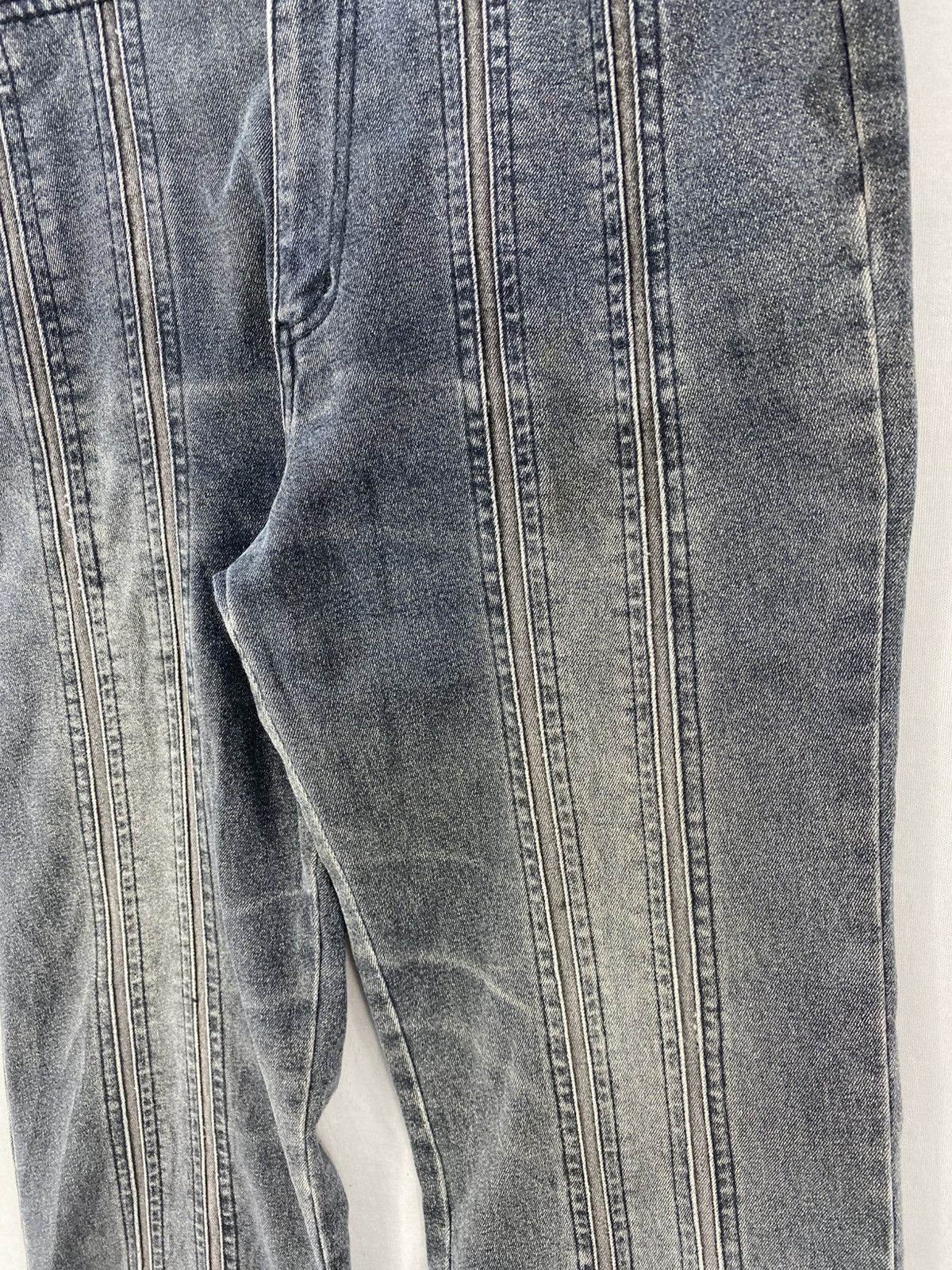 Le Grande Bleu (L.G.B.) Vintage Y2K Fullheart Multi-Seam Flare Jeans Size 28" / US 6 / IT 42 - 3 Thumbnail