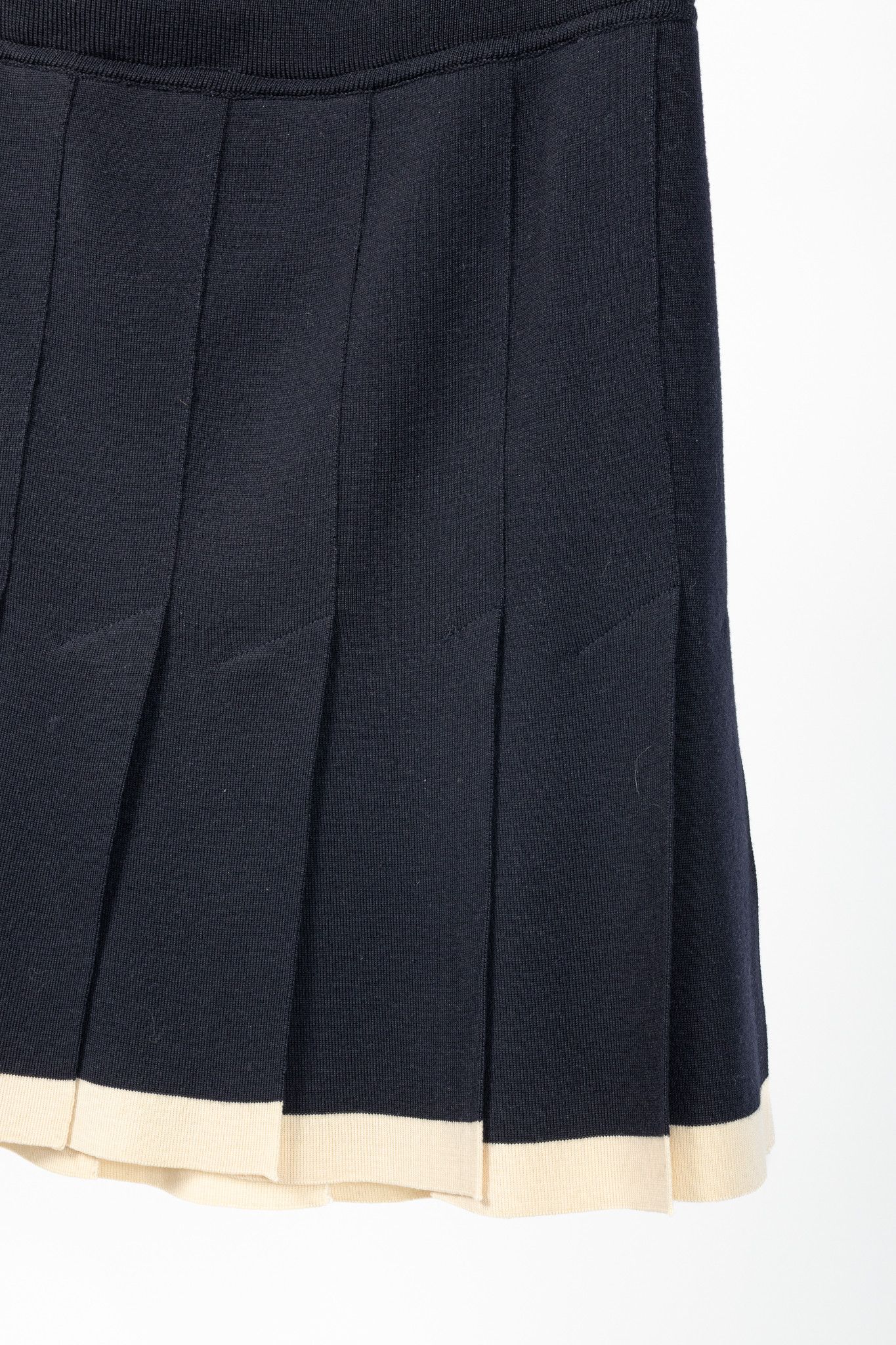 Escada Escada by Margaretha Ley Wool-Knit Piped Sweater & Skirt Set Size S / US 4 / IT 40 - 15 Thumbnail