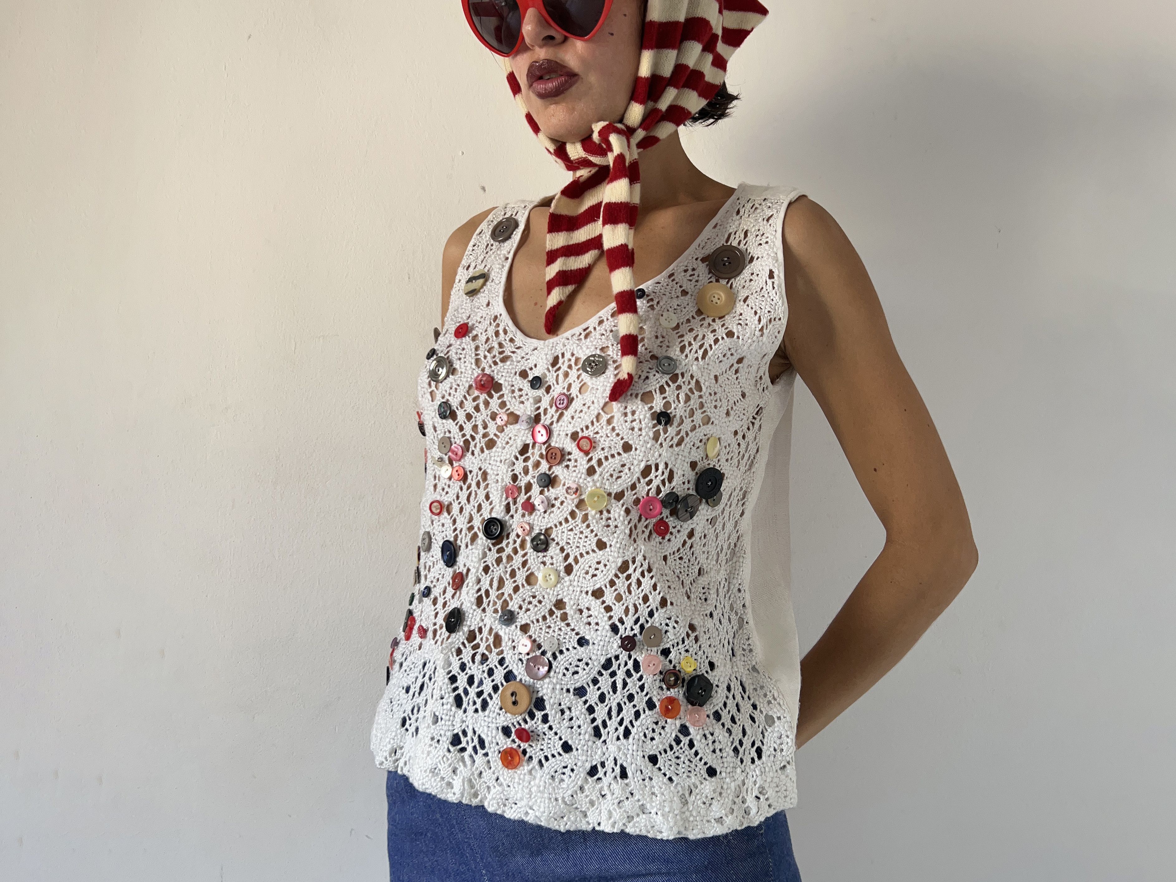 Custommade Vintage white crochet button appliqué tank top Size M / US 6-8 / IT 42-44 - 1 Thumbnail