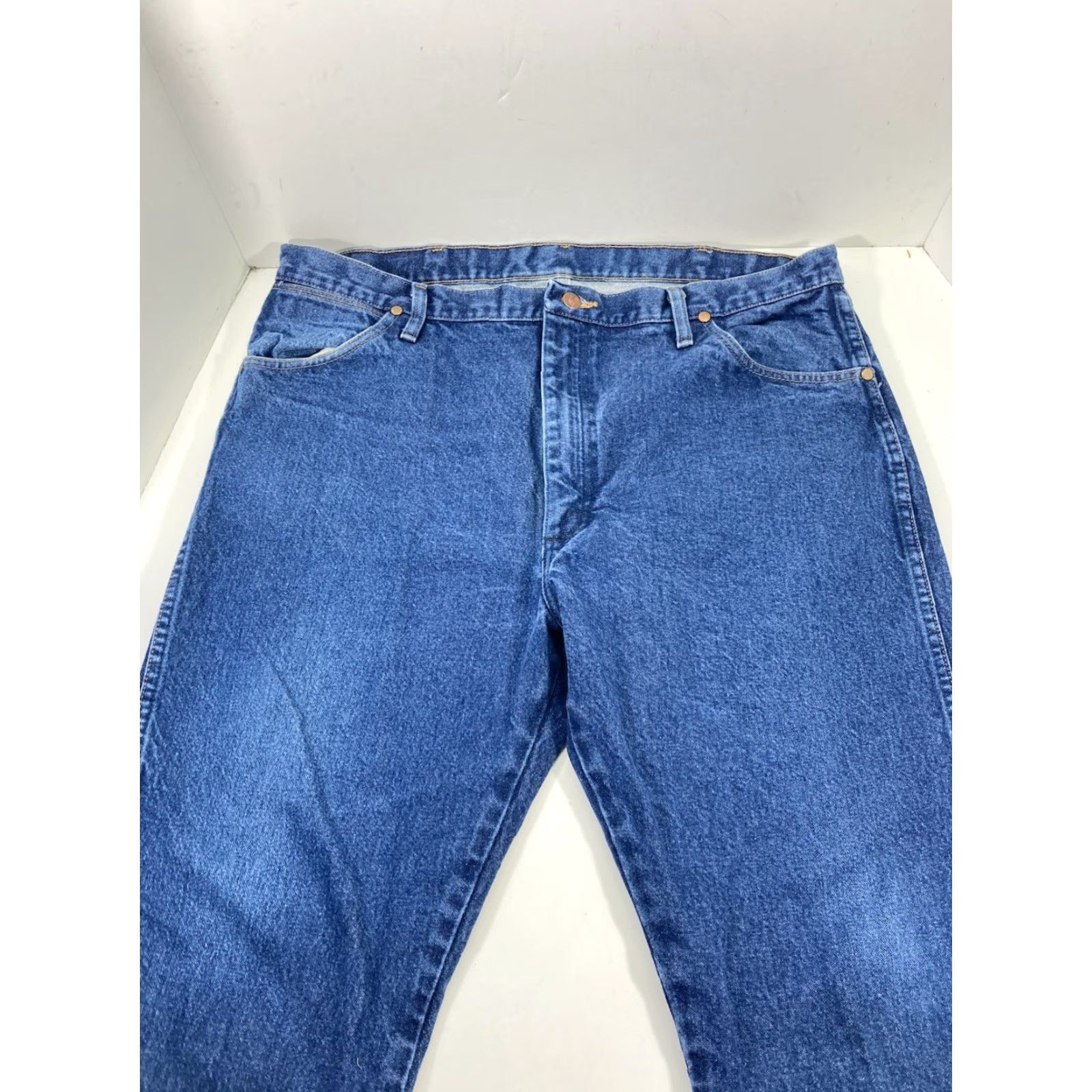 Wrangler Wrangler 13MWZ Straight Jeans Mens 40X30 Medium Wash Blue Denim Classic 5-Pocket Size US 40 / EU 56 - 5 Thumbnail