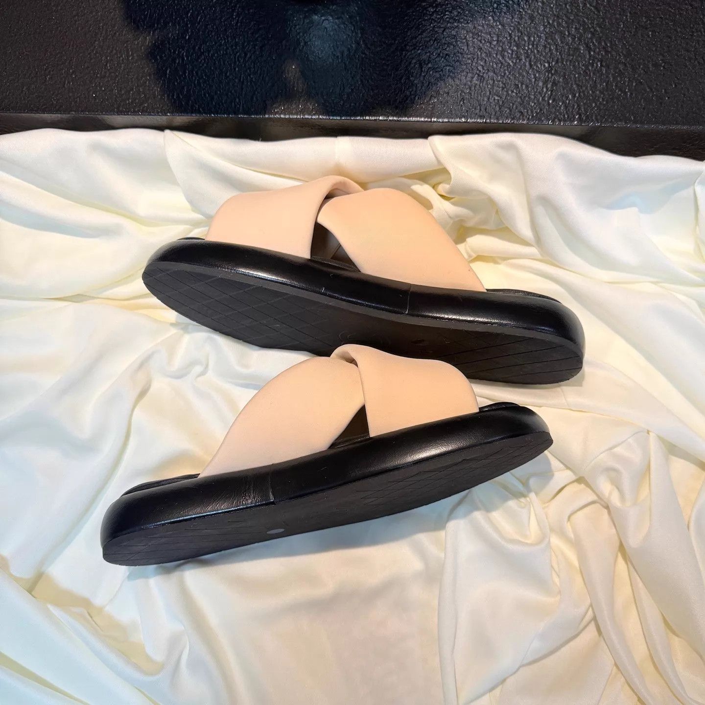 Chanel CHANEL Black & Pink Double C Mule EUR35 99new Size US 4.5 / IT 34.5 - 4 Thumbnail