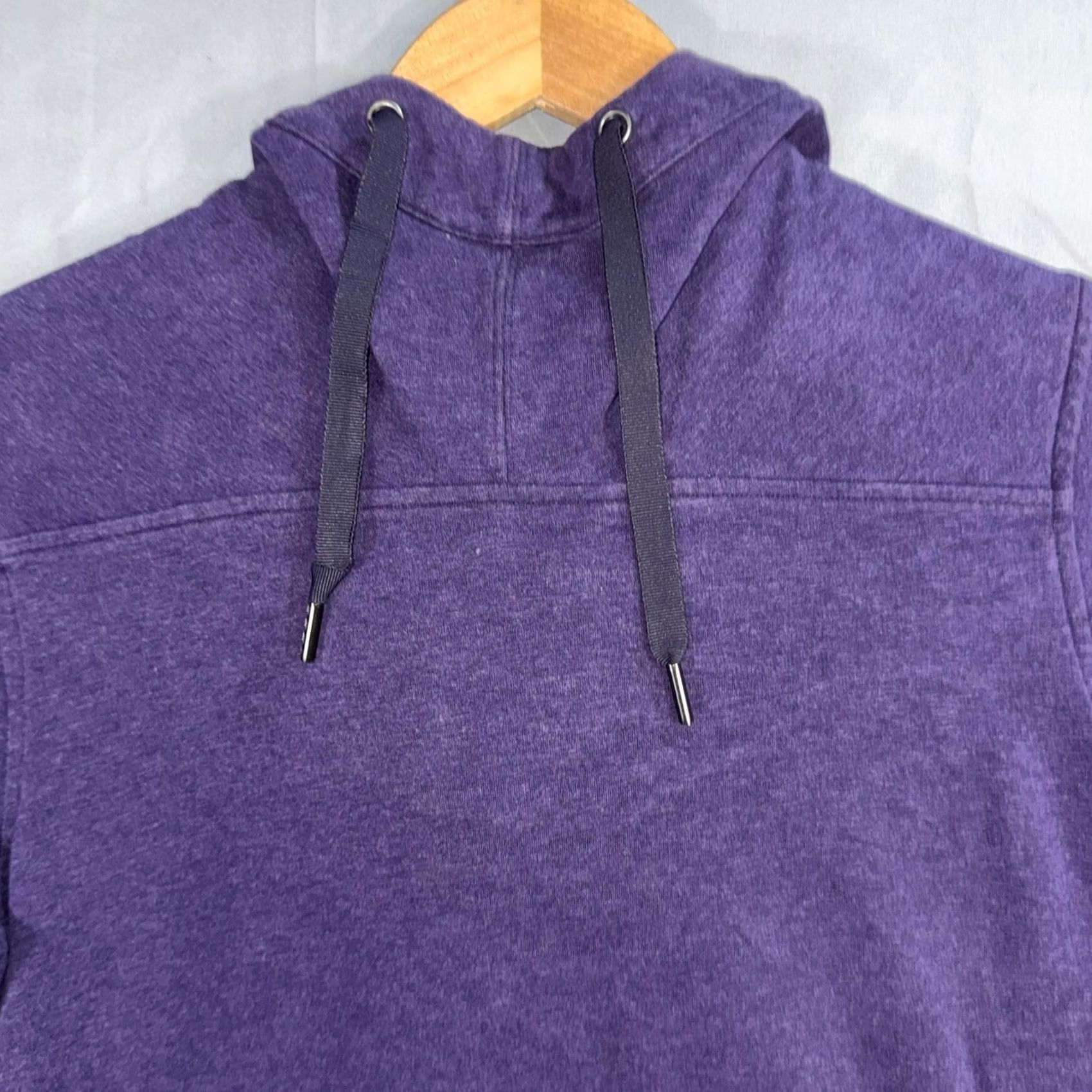 Lululemon Lululemon Hoodie Womens 6 Purple Pullover Long Sleeve High-Low Hem Crew Neck Pocket Logo Activewear, Casual, Travel Women’s 6 Purple Hoodie Sweatshirt Size M / US 6-8 / IT 42-44 - 3 Thumbnail