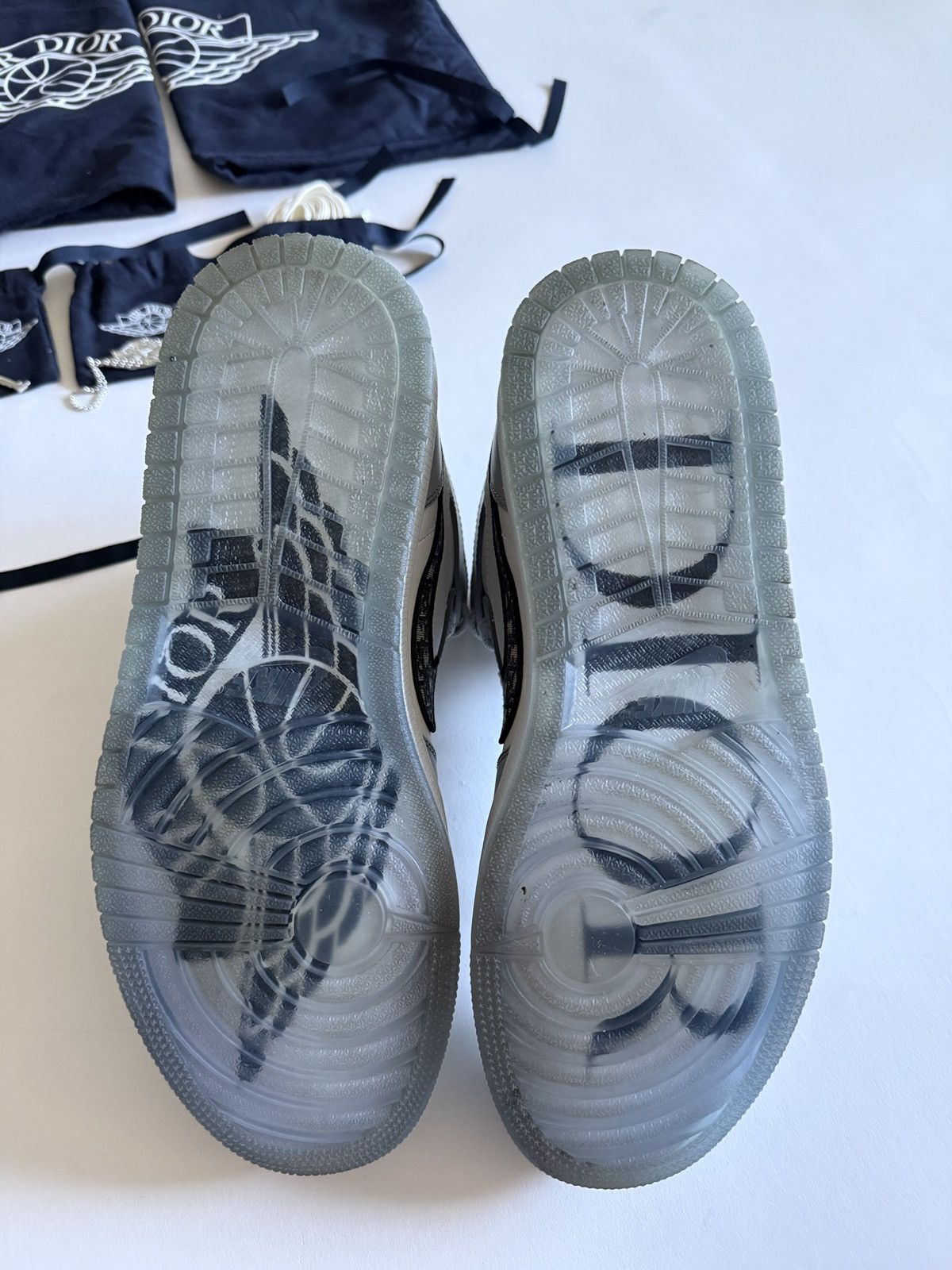 Dior × Jordan Brand Dior x Air Jordan 1 High Size US 9 / EU 42 - 5 Thumbnail