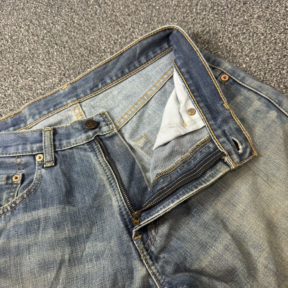 Engineered Garments × Levi's Vintage y2k Levis 506 Thrashed Distressed Dirty Washed Denim Size US 31 - 13 Thumbnail