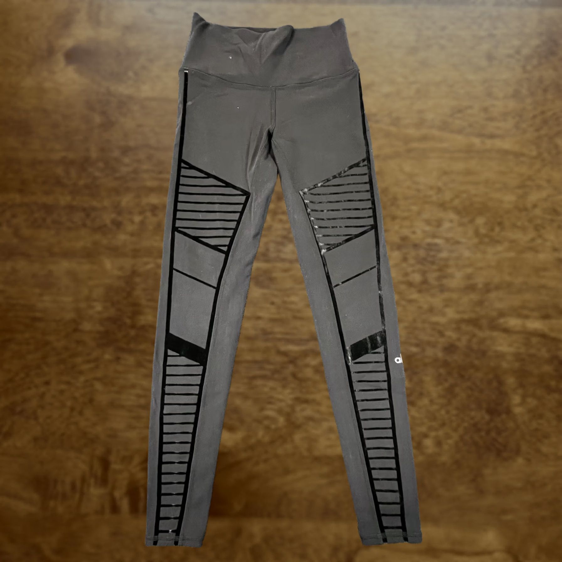 Alo Yoga VINTAGE? No. Size 28" / US 6 / IT 42 - 1 Thumbnail