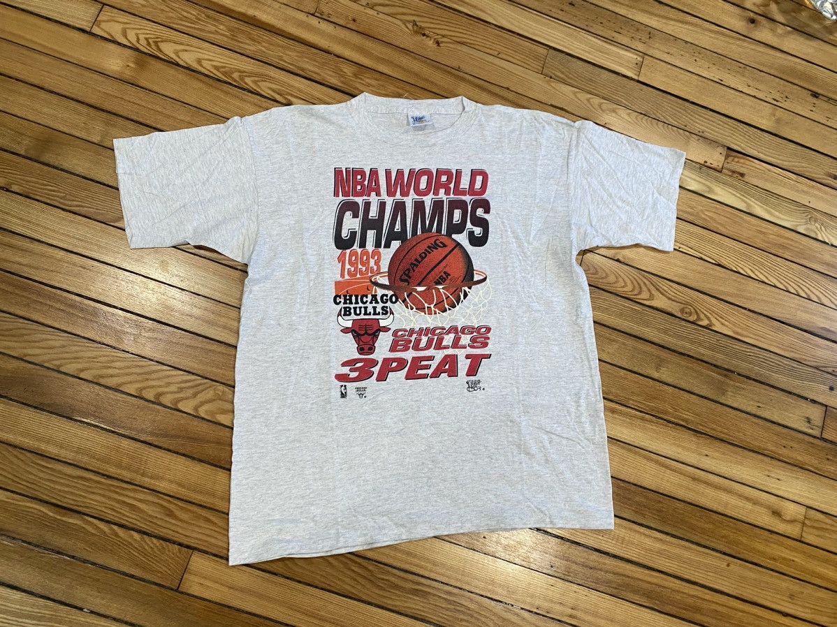 NBA × Starter 1993 Chicago bulls 3peat vintage Tshirt Xl Size US XL / EU 56 / 4 - 1 Thumbnail