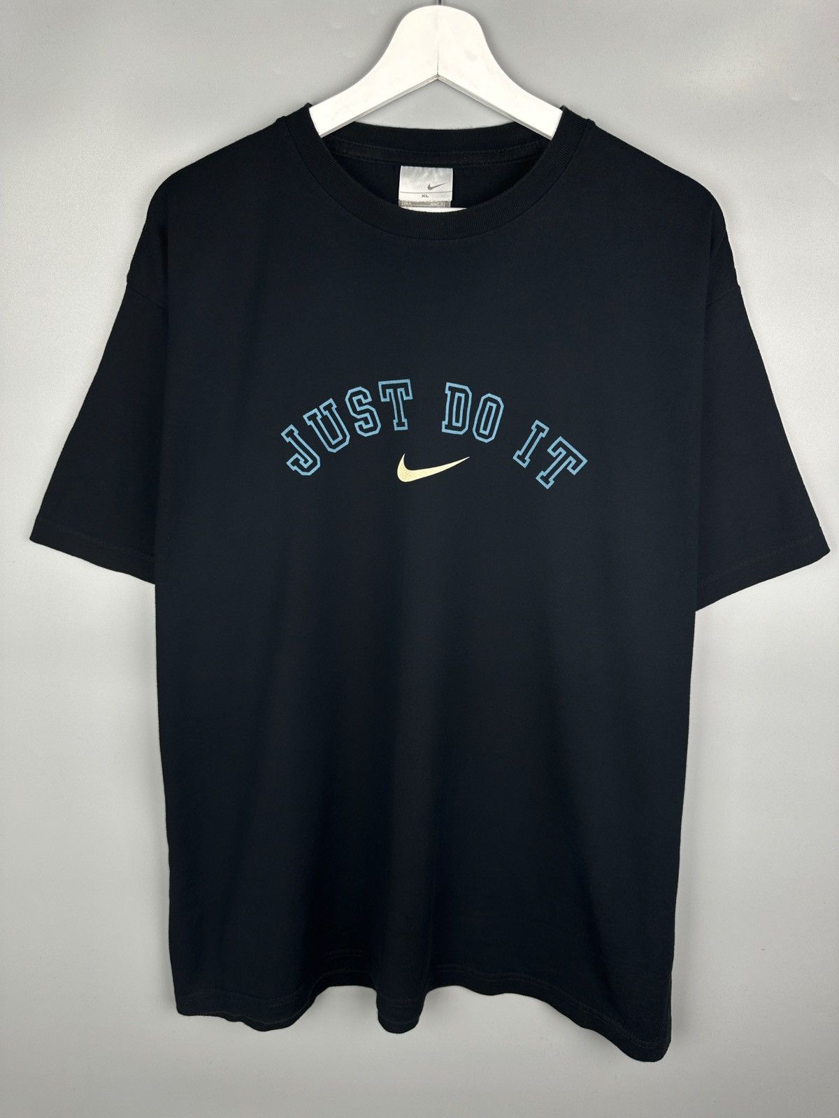 Nike Vintage Nike Center Swoosh T Shirt Tee Big Logo Spellout Y2K Size US XL / EU 56 / 4 - 1 Thumbnail