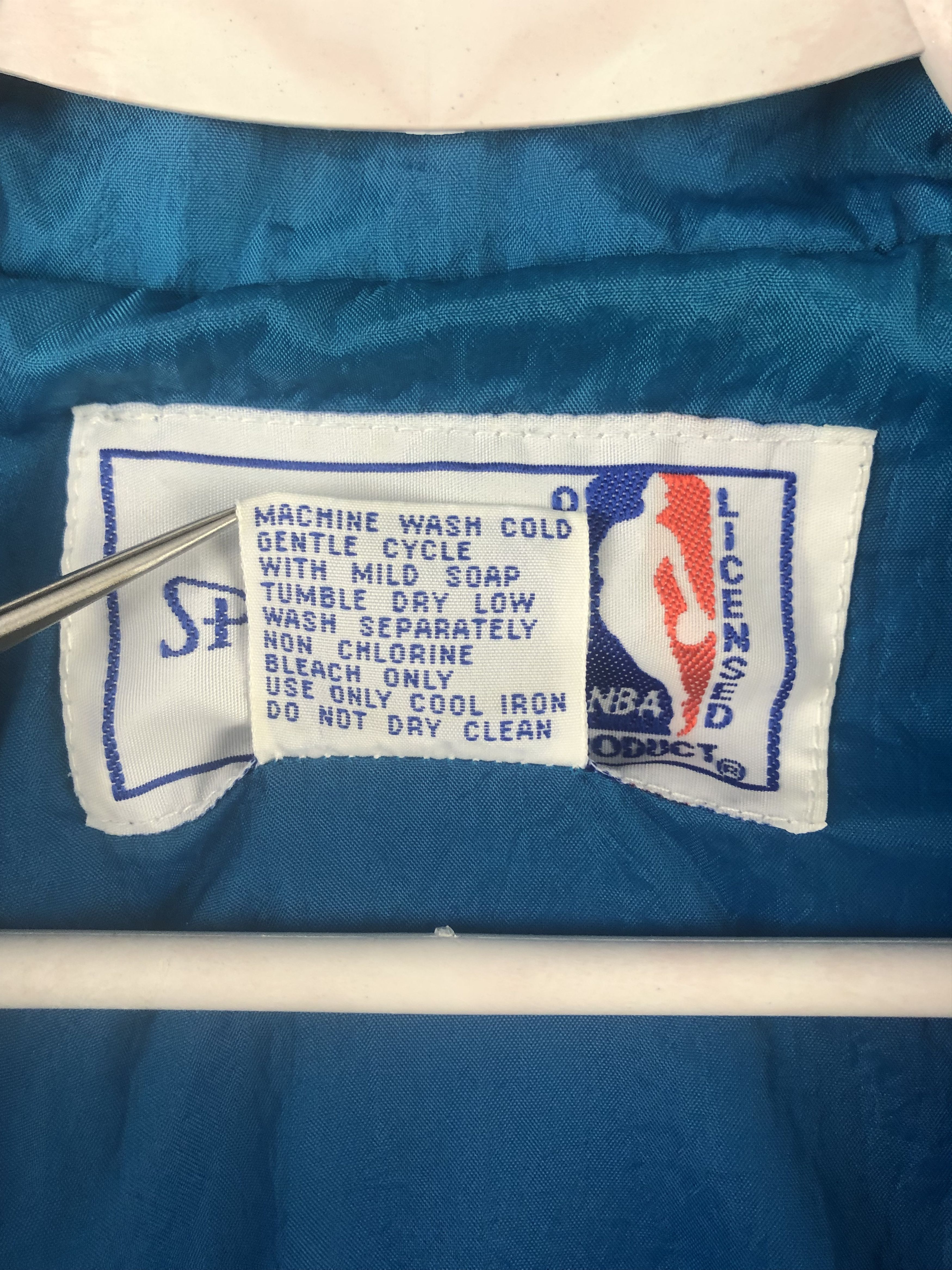 NBA Vintage 90's Charlotte Hornets NBA Spalding Jacket Blue Rare Size US XL / EU 56 / 4 - 21 Thumbnail