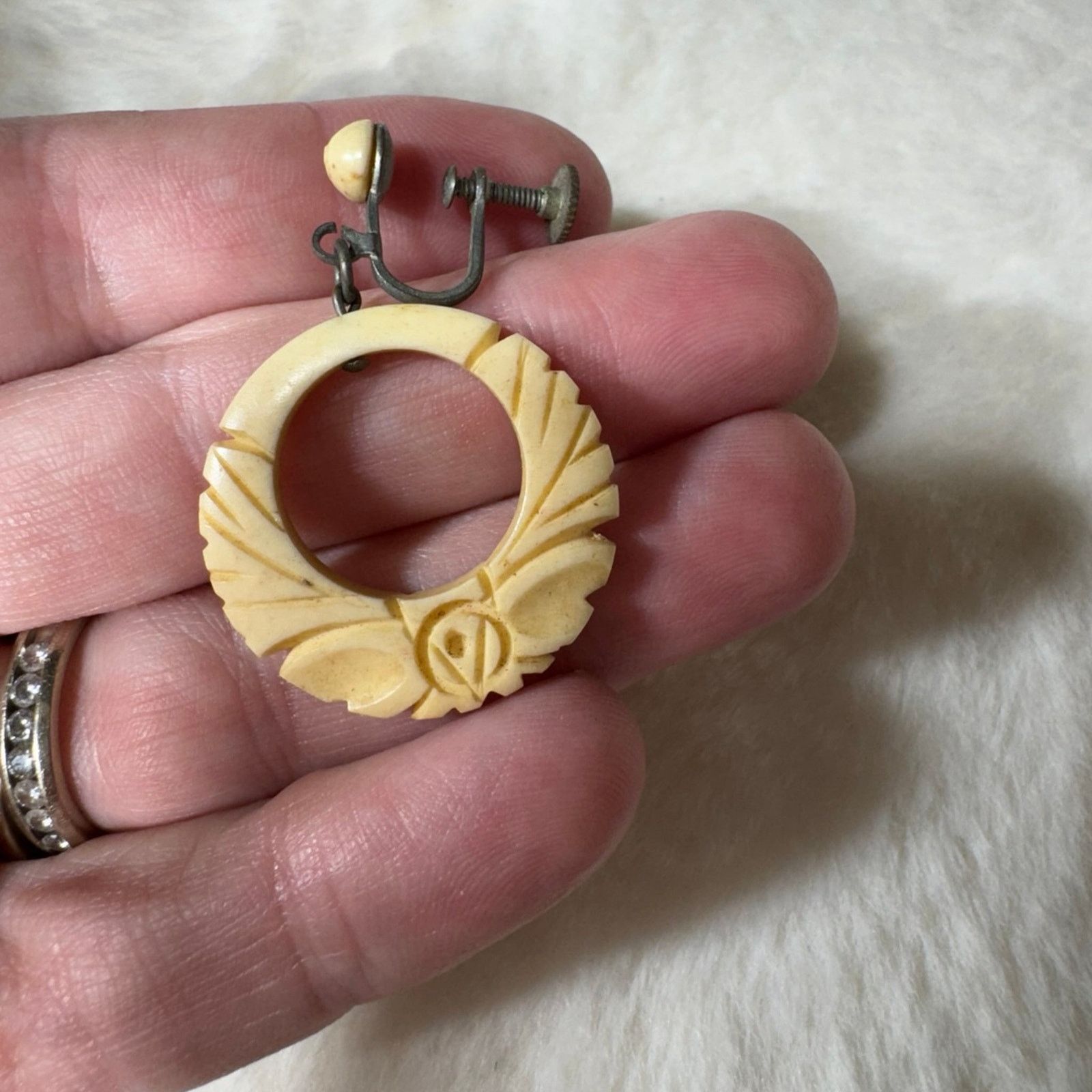 NBDN Nobrandedon VTG bone carved earrings Size ONE SIZE - 3 Thumbnail