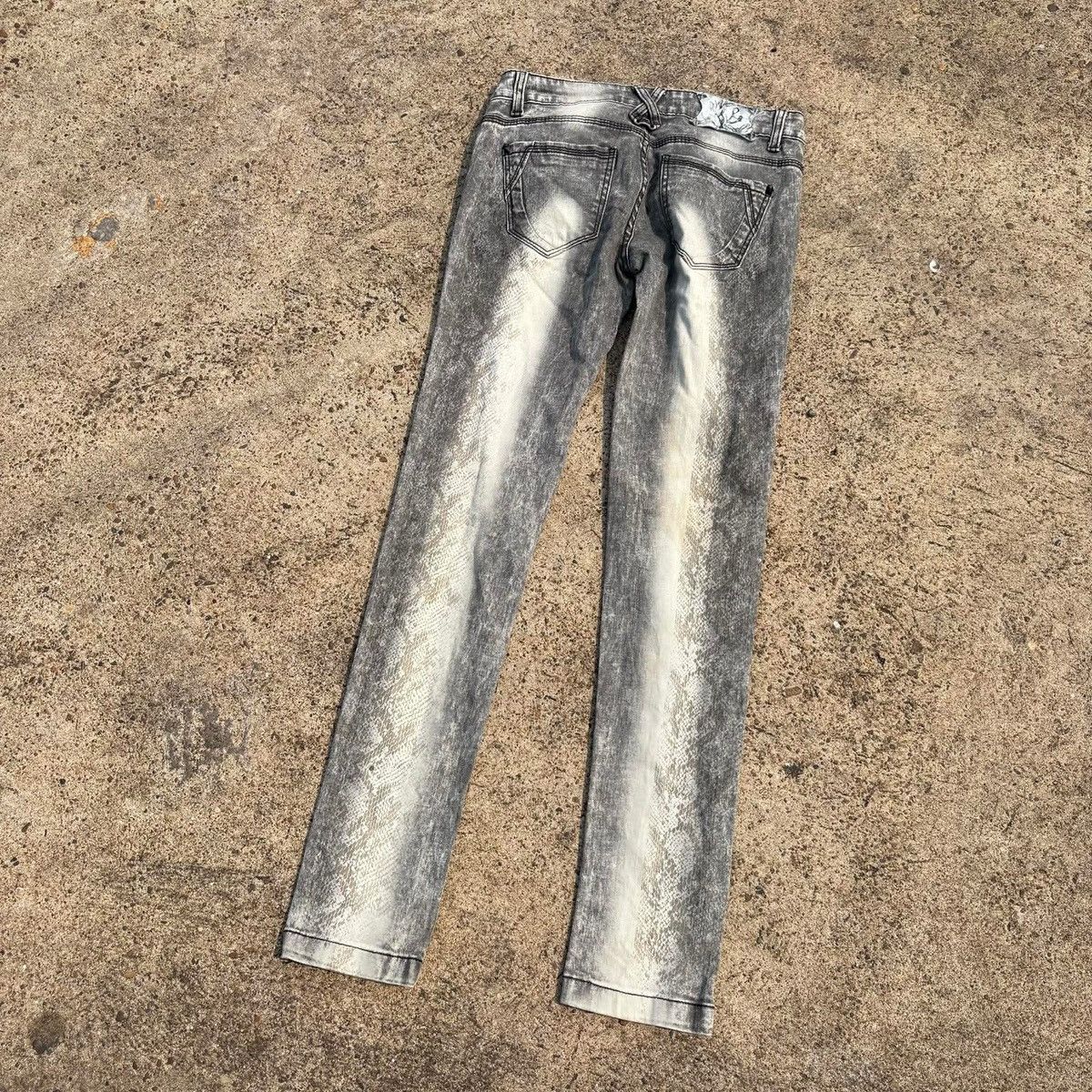 If Six Was Nine E&JOY by ETAM Snake Print Skinny Jeans Grey Wash Size US 30 / EU 46 - 6 Thumbnail