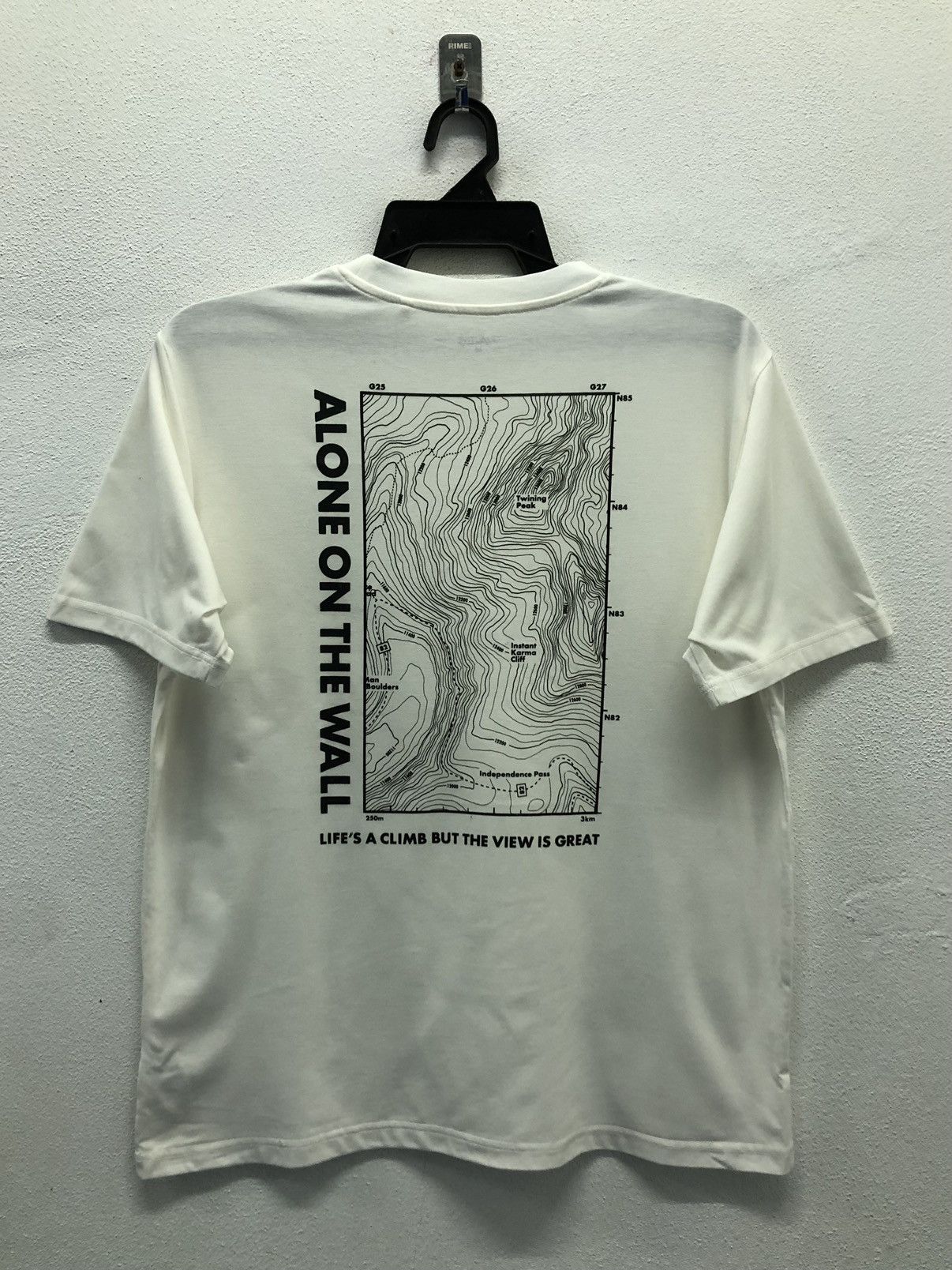 GU GU Active Alone On The Wall Life's A Climb T-Shirt Size US M / EU 48-50 / 2 - 1 Thumbnail