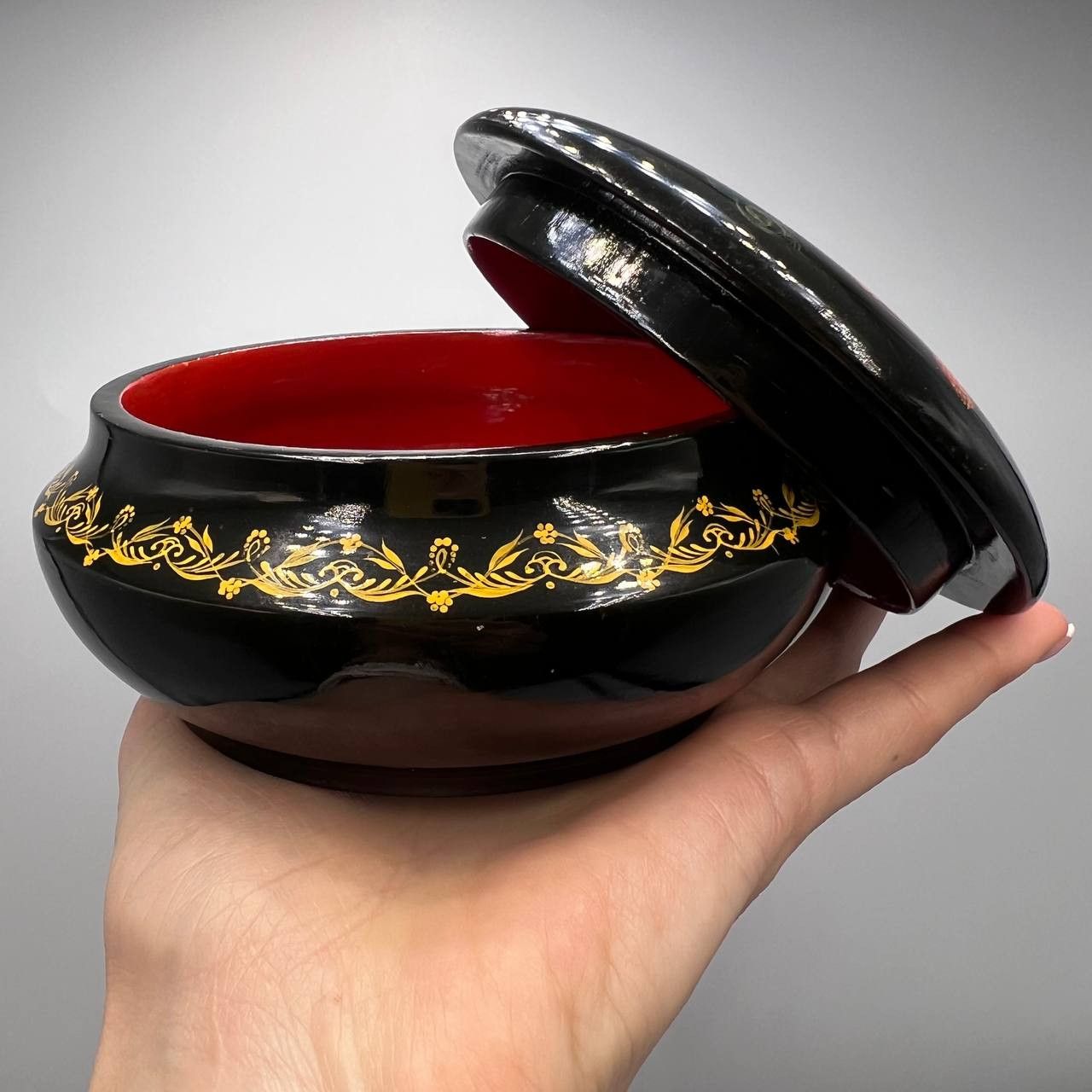 Vintage Vintage USSR Hand Painted Wooden Trinket Jewelry Lacquer Box Size ONE SIZE - 7 Thumbnail