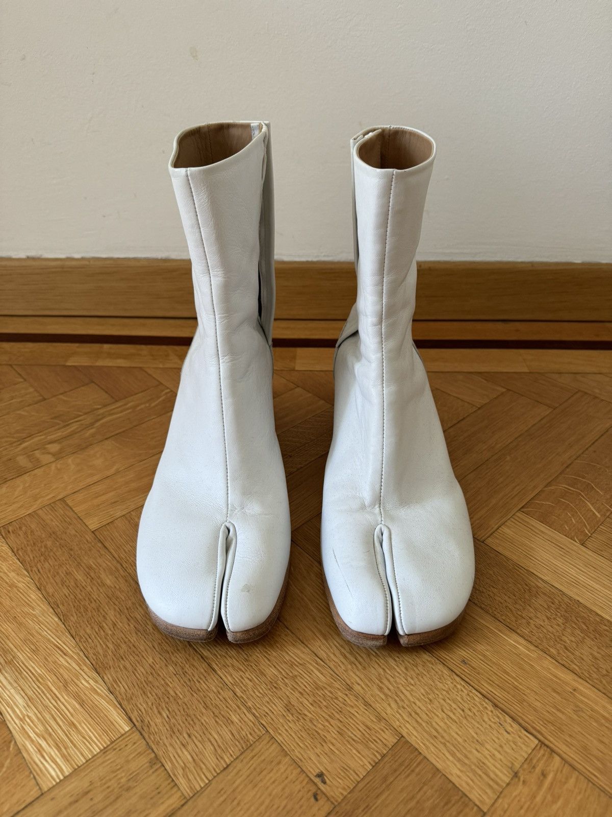 MAISON MARGIELA white ankle tabi