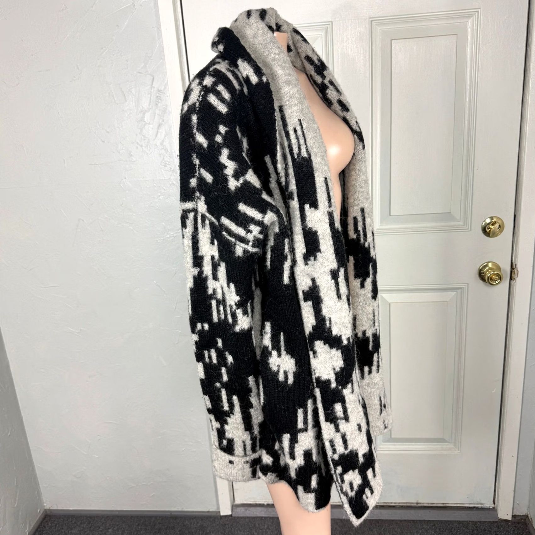 Vintage VINTAGE Sundance Women's Tanya Sweater Cardigan L Black V-Neck Knit Geometric Bohemian Casual Winter Fall Spring Summer 4? Size L / US 10 / IT 46 - 5 Thumbnail