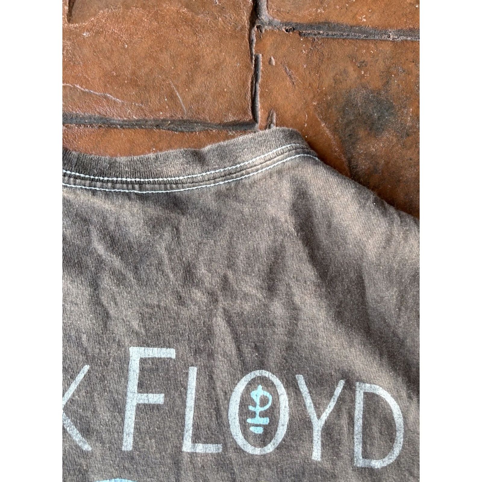 Vintage Pink Floyd The Division Bell 1994 Tour Band T-Shirt Small Modern Reprint Size US S / EU 44-46 / 1 - 7 Thumbnail