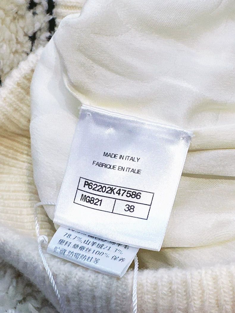 Chanel Chanel 19B white teddy long-sleeved zipper jacket Size XS / US 0-2 / IT 36-38 - 4 Thumbnail