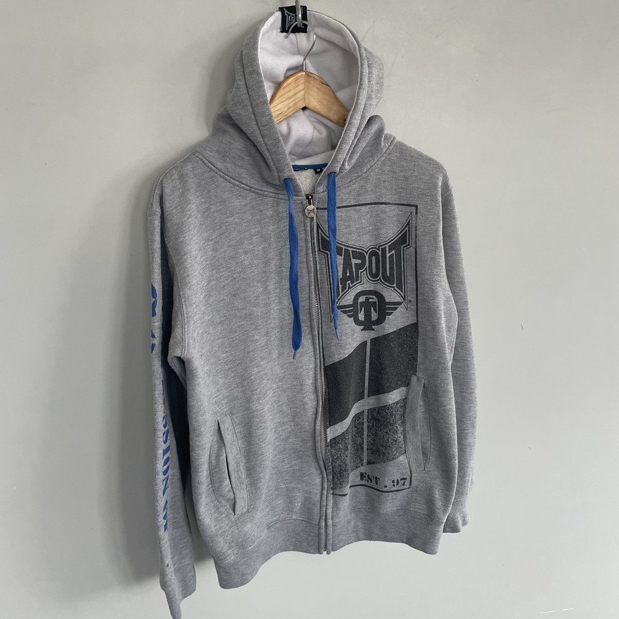 Tapout × Vintage Vintage Tapout Hoodie Gray size M style Y2k Size US M / EU 48-50 / 2 - 2 Thumbnail