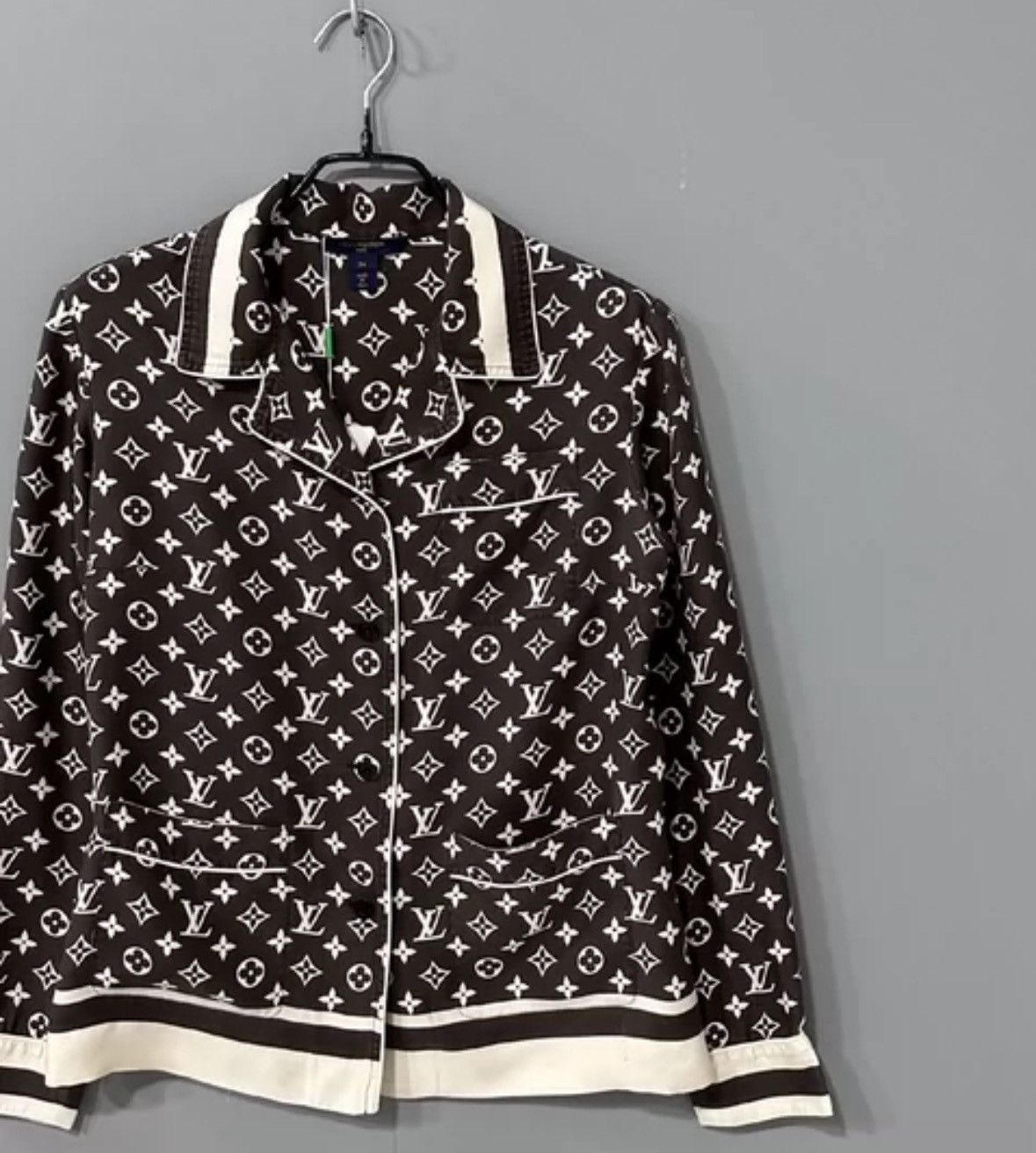 Louis Vuitton LOUIS VUITTON Silk printed shirt2412-Nextarrow Size US S / EU 44-46 / 1 - 3 Thumbnail