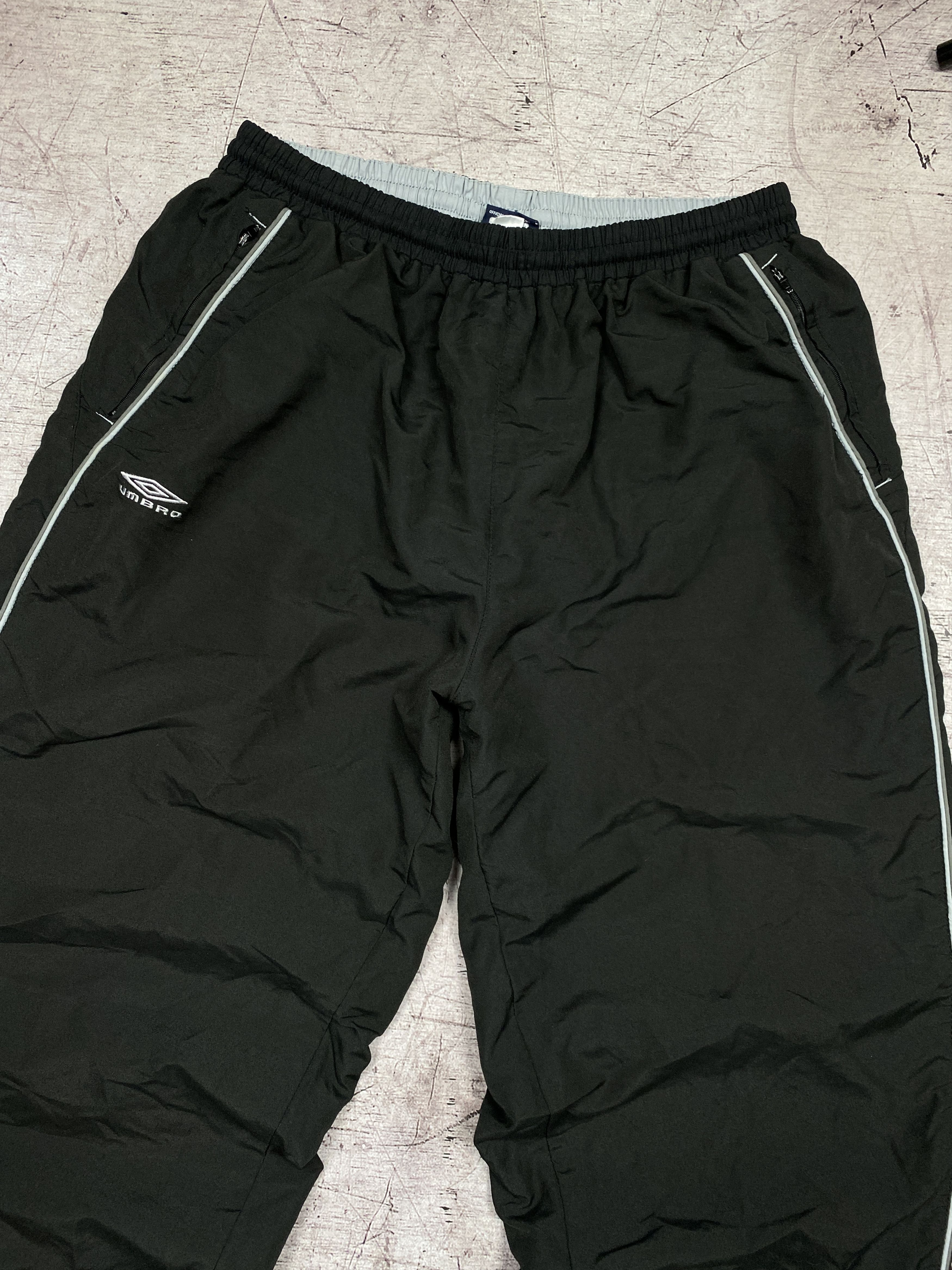 Umbro × Vintage Umbro Vintage Mens Nylon Baggy Pants Drill Style Size US 38 / EU 54 - 2 Thumbnail