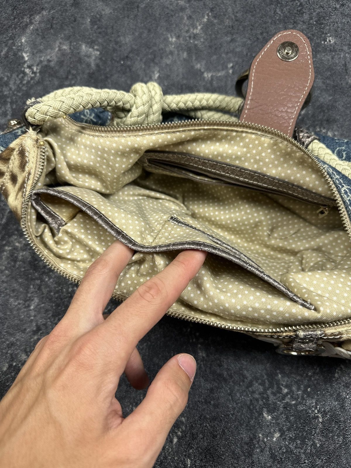 Guess Vintage Y2K Guess Leopard Pattern Baguette Mini Handle Bag Size ONE SIZE - 14 Thumbnail