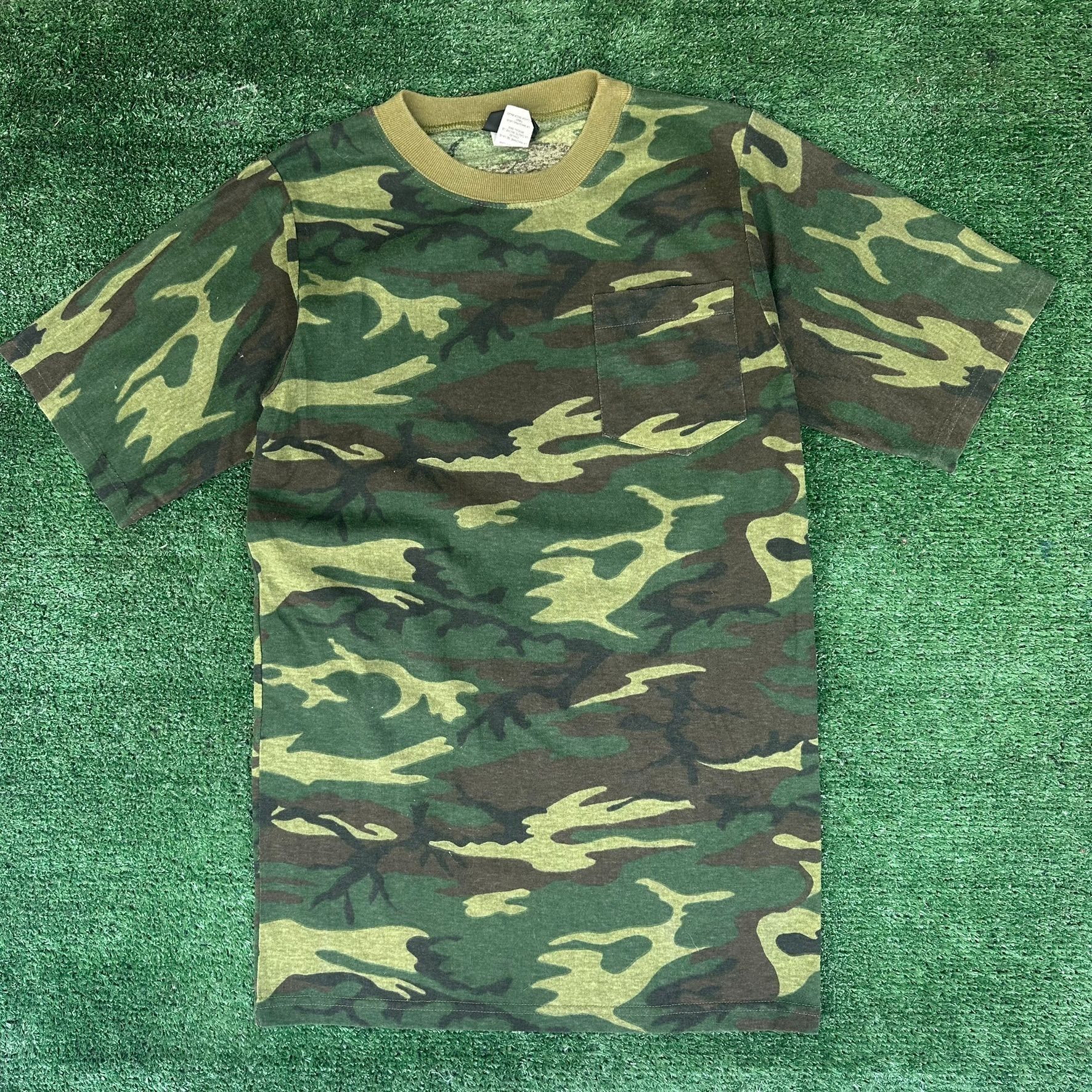 Vintage Vintage 90s M81 Woodland Camo T-Shirt Grunge Punk Army Milit Size US S / EU 44-46 / 1 - 1 Thumbnail