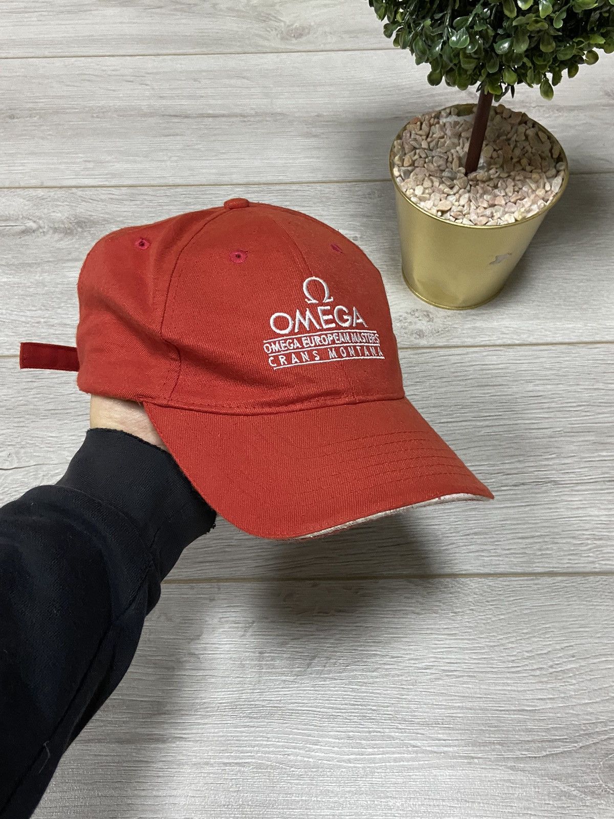 Peak Performance Omega red cap Crans Montana hat Size ONE SIZE - 1 Thumbnail