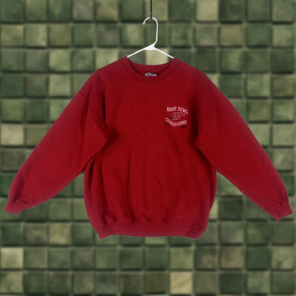 Gildan Vintage University of Wisconsin Badgers 2000 Rose Bowl Sweatshirt Mens Large Red Size US L / EU 52-54 / 3 - 1 Thumbnail