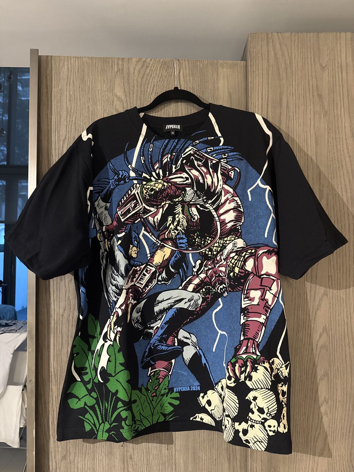 Supreme Hypekea Batman Predator AOP Modern Boot Tshirt Size US XL / EU 56 / 4 - 1 Thumbnail