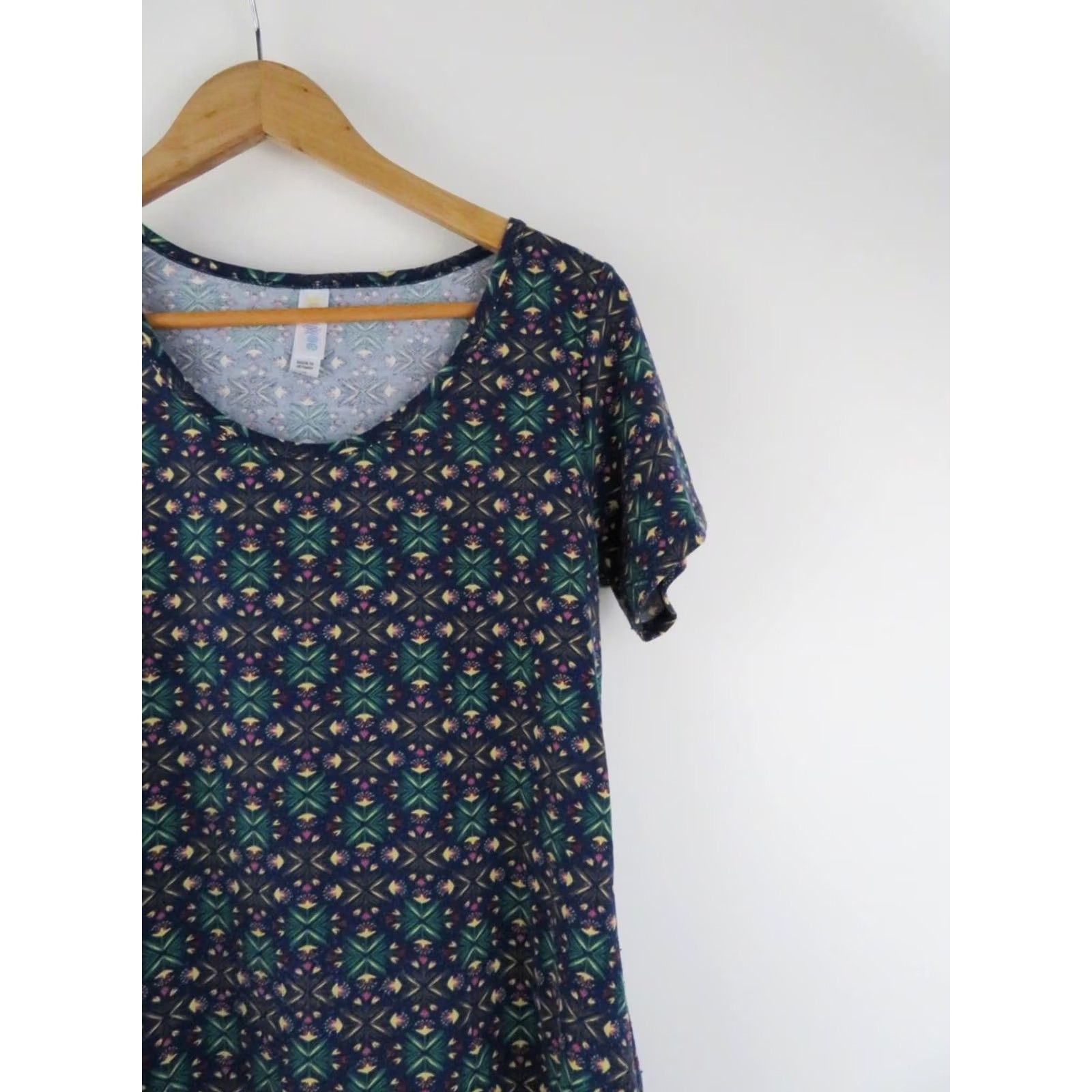 Vintage LuLaRoe Womens Floral Classic T XS Blue Green Yellow Pink Shirt Tee Top Unicorn Size XS / US 0-2 / IT 36-38 - 2 Thumbnail